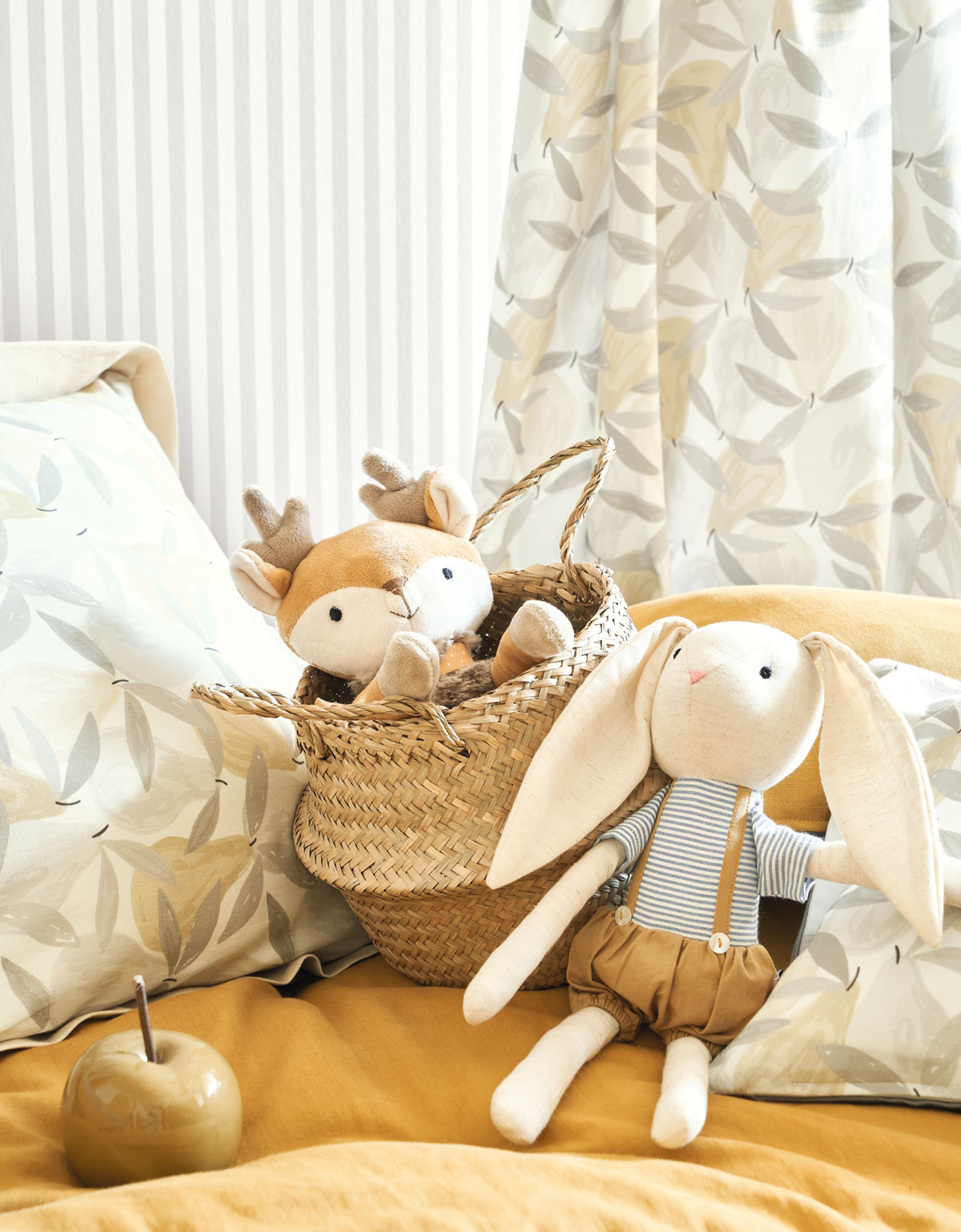 Tissu Poire Enfant gris beige - Once Upon A Time de Casadéco | Réf. OUAT88527422