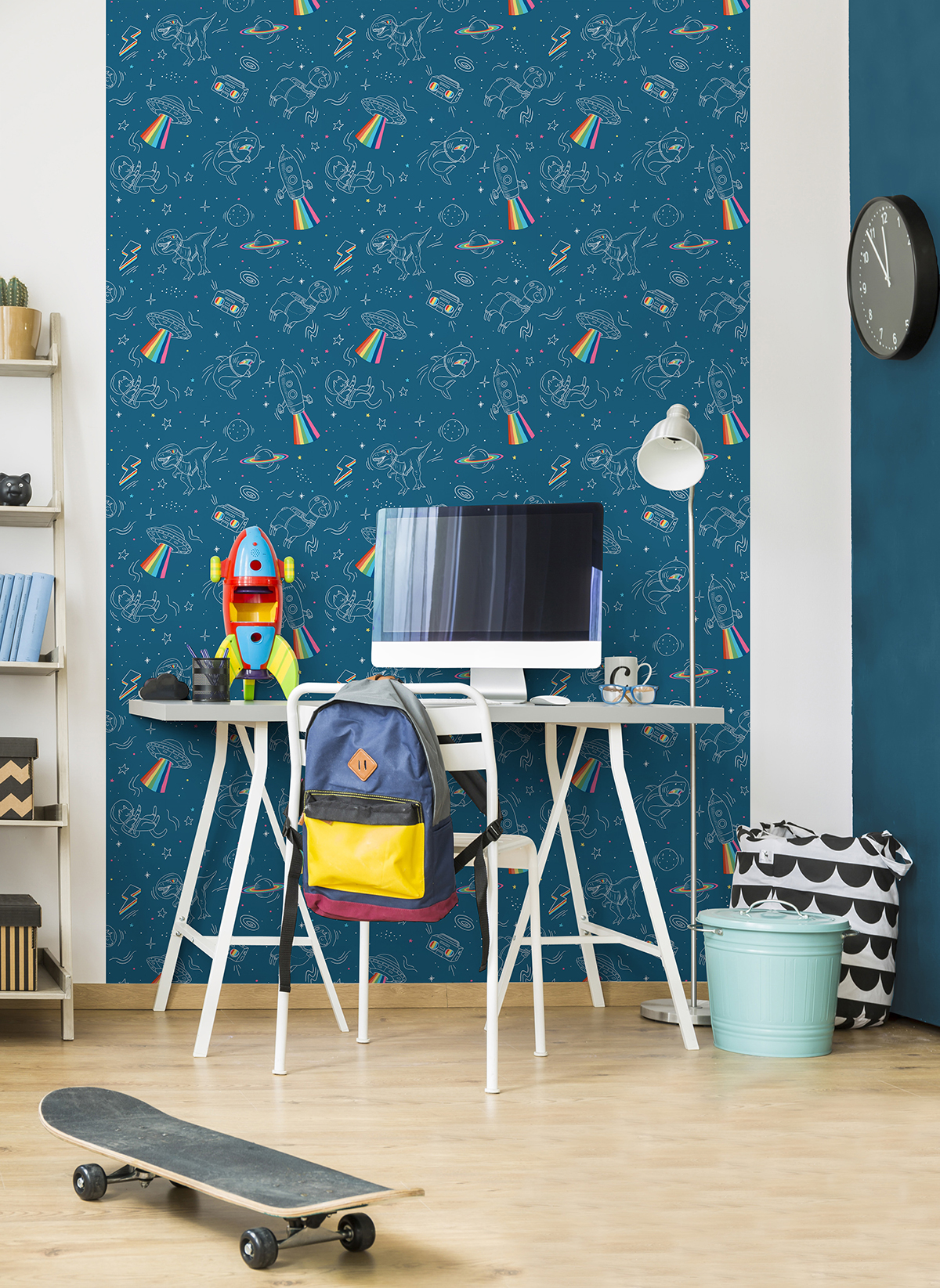 Papier peint Animaux dans l'Espace bleu marine - La belle histoire d'Ugépa | Réf. UGP-M36801