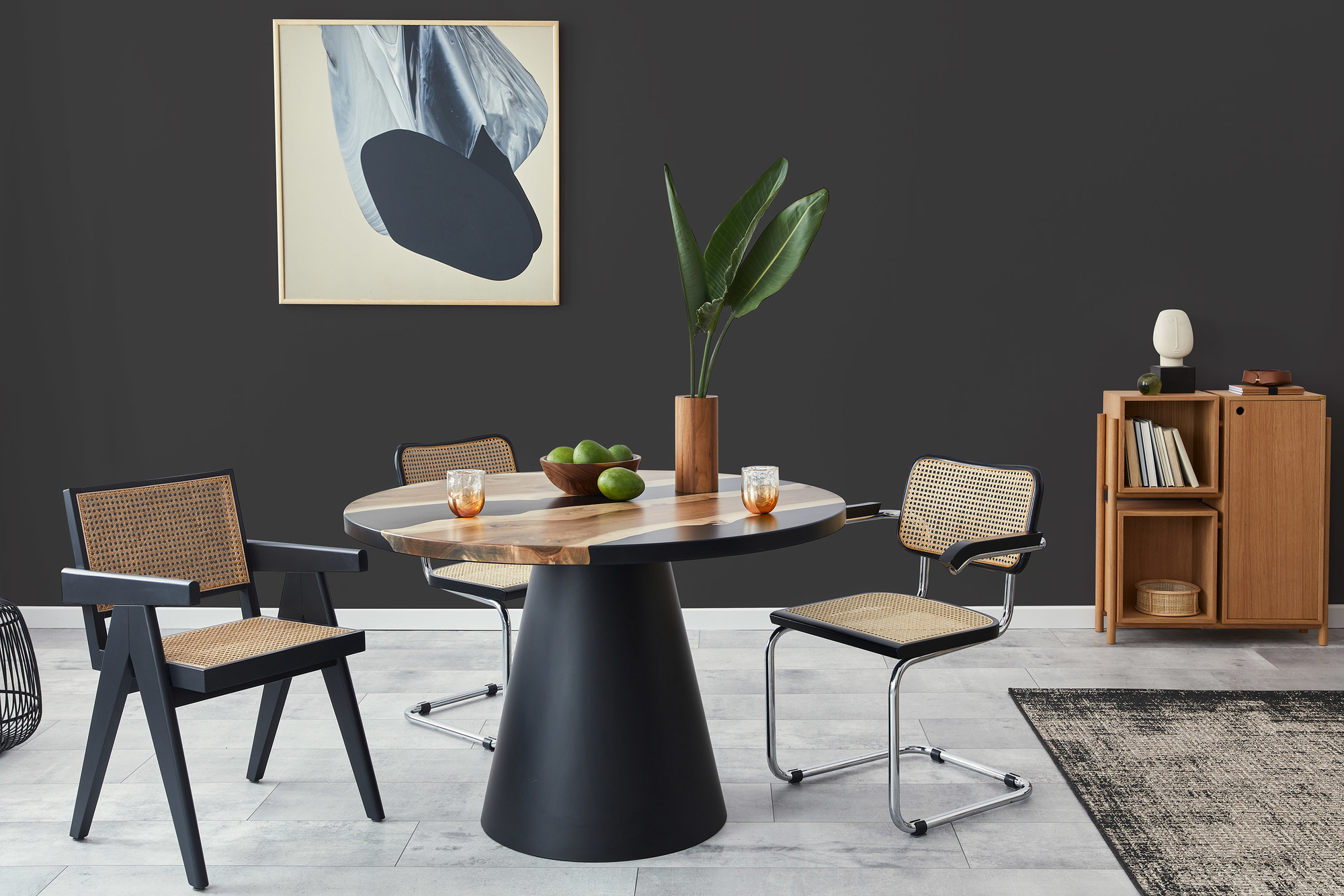 Photo numéro 2 d'une pièce avec un mur peint avec la peinture  Puro noir deep black - c1000