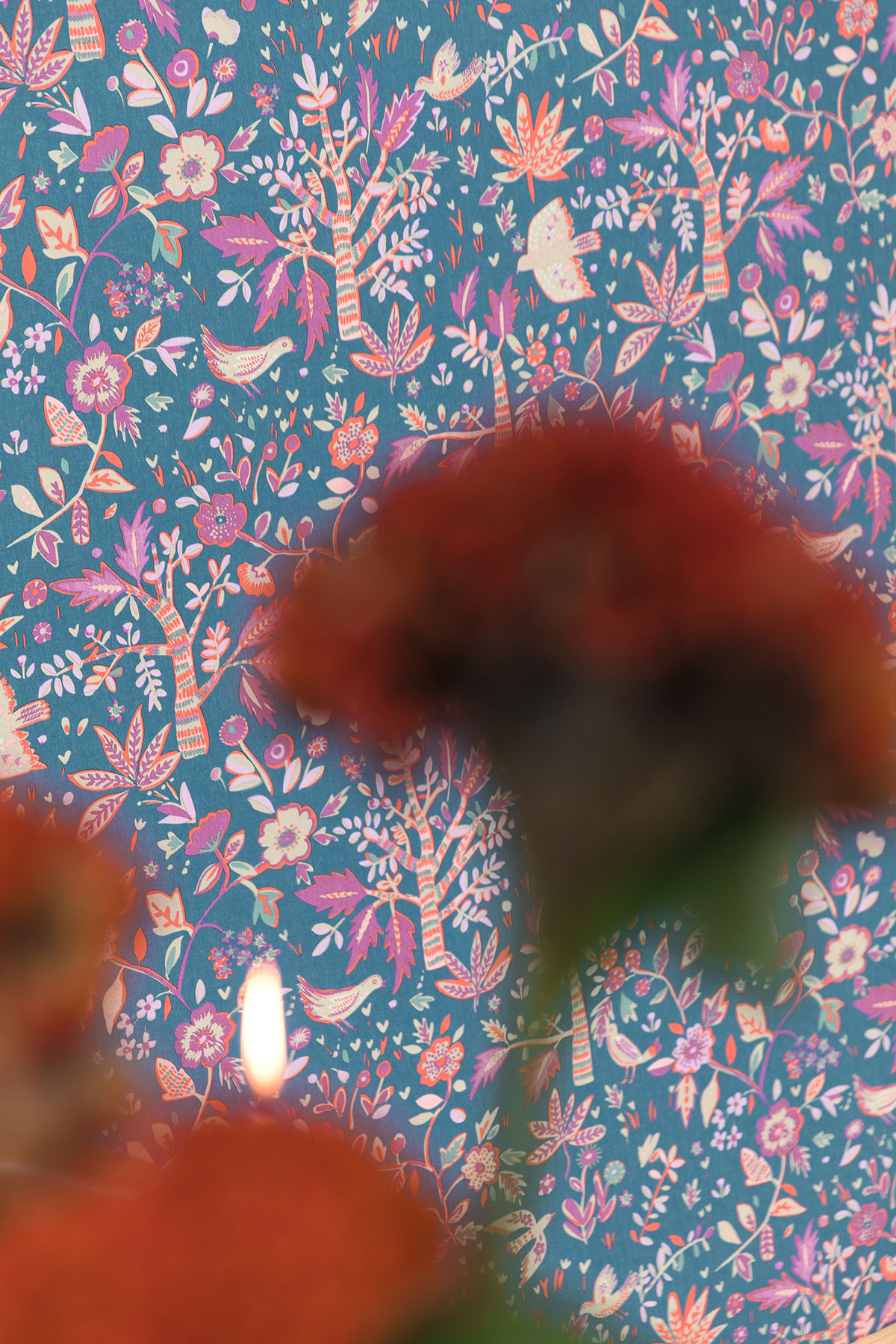 Papier peint Arbre et Oiseaux Echappée bleu et rose - Bohème de Casélio | AMB Réf. BOM103156658