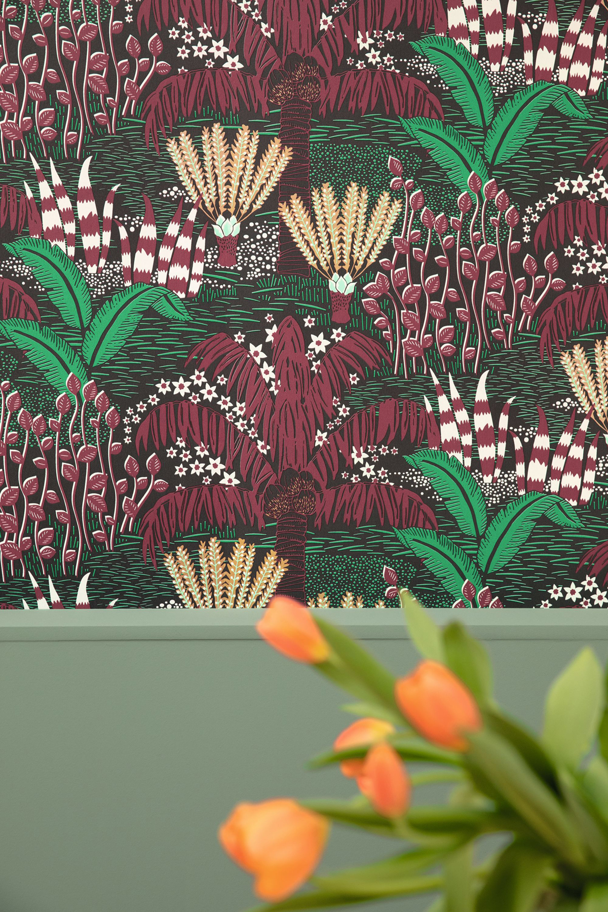 Papier peint Palmier Palmeraie noir bordeaux - L'Epopée de Casélio AMB2 | Réf. EPO103699080
