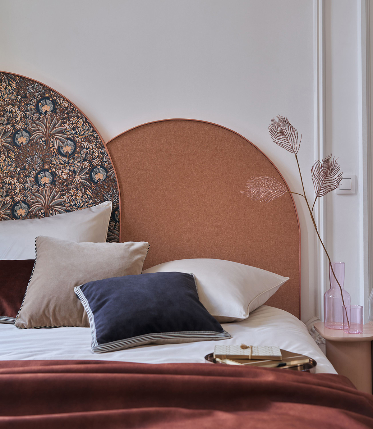 Papier peint Feuillage Persée bleu nuit cuivre - Nuit d'Orient de Casamance | Réf. CAS-75391426