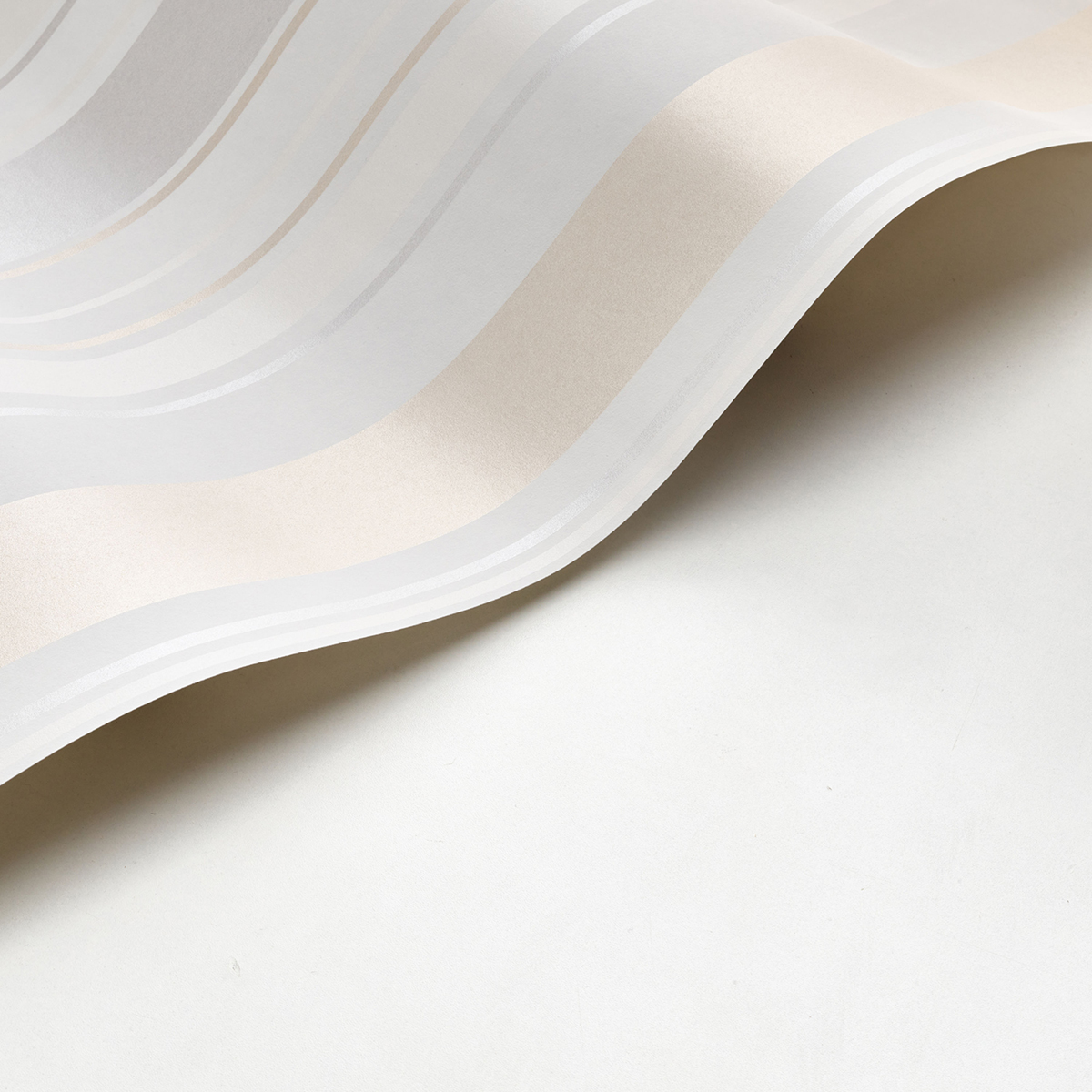 Papier peint Rayure Métallisé blanc - Les Rayures de Casadéco AMBV | Réf. RAYS80640110