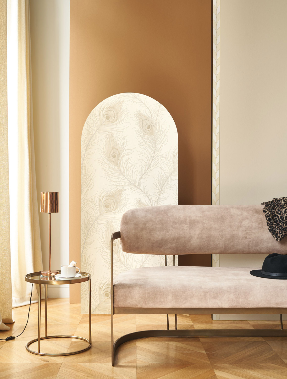 Papier peint Plume Paon Revue nacré - Années Folles de Casadéco | Réf. ANFO201072222