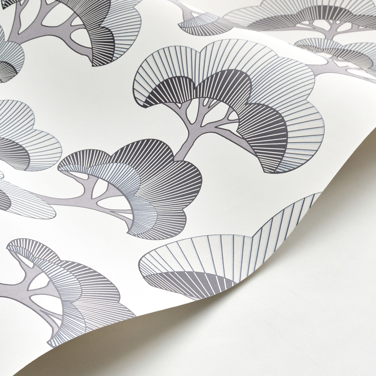 Papier peint Pin Goyo Matsu blanc gris - Kyoto de Casadéco AMB3 | Réf. KYTO88719211