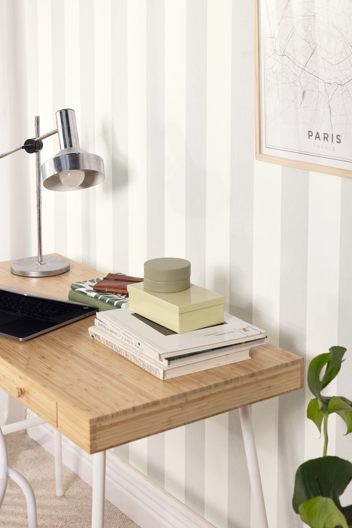 Papier peint Rayures Lin Lines gris souris - Basics de Casélio AMB2| Réf. BAI104049090