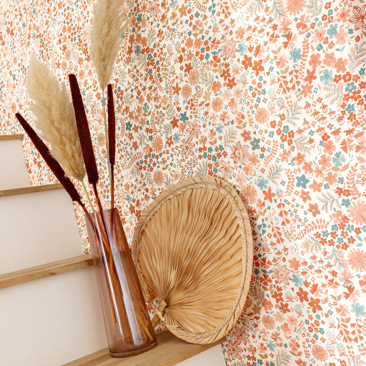 Papier peint Liberty Fleurs June orange - Flower Power de Casélio AMB | Réf. FLP101863073