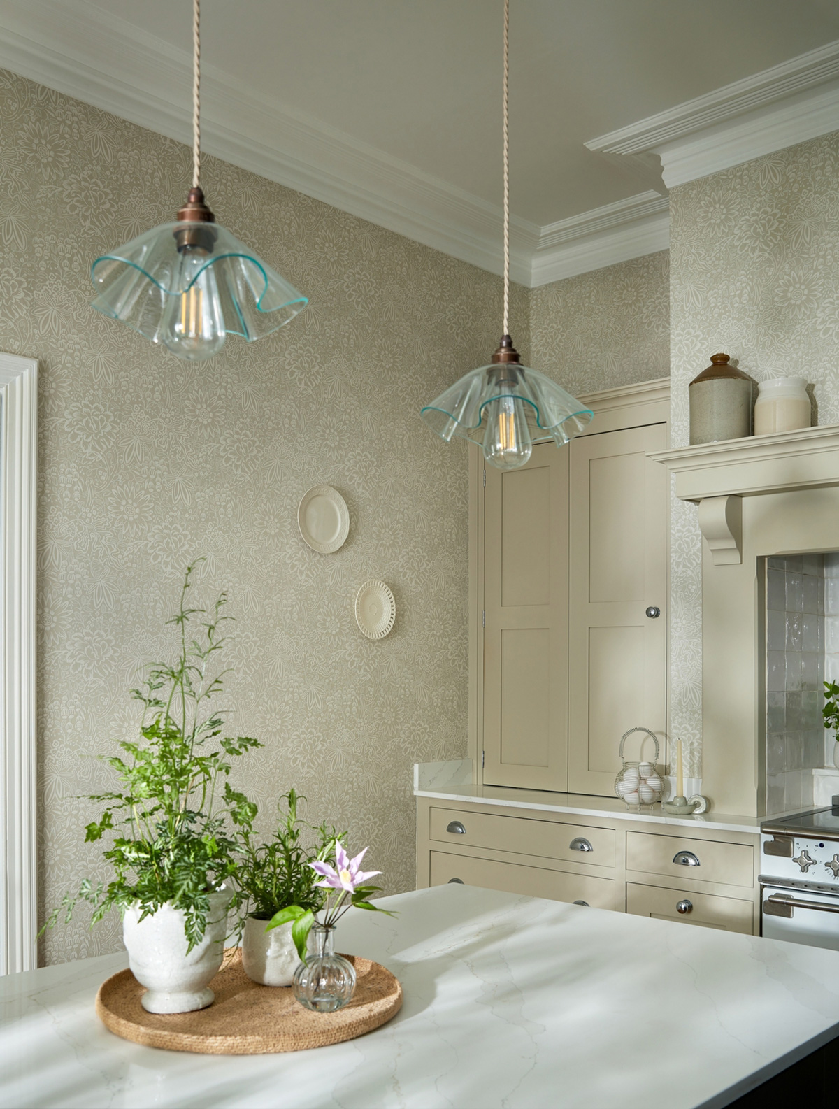 Papier peint Fleurs Peony Garden grège - V&A Decorative Papers III d'Initiales | Réf. INI-2513-188-01