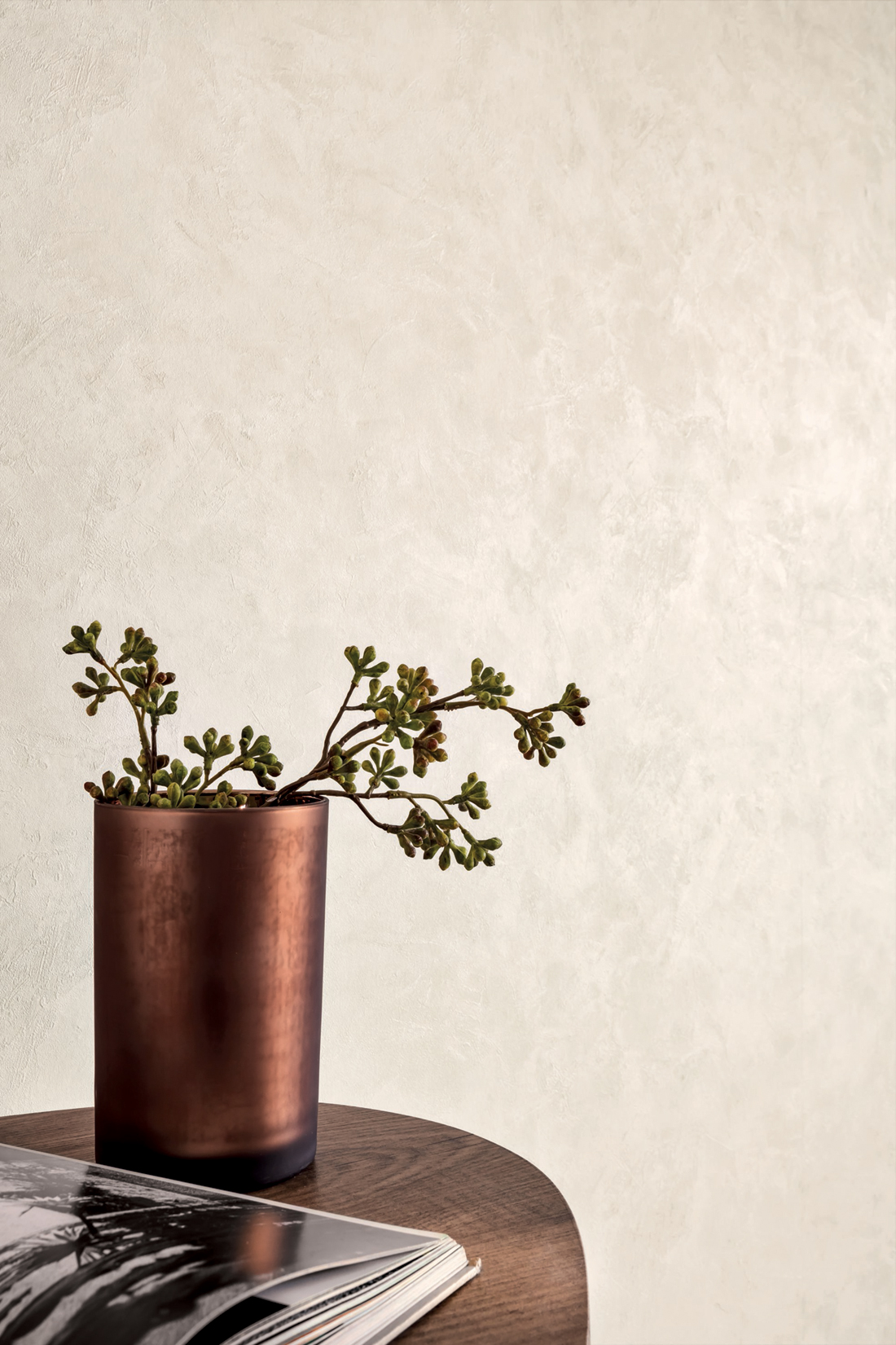 Papier peint Effet béton blanc cassé irisé - Patine de Casélio | Réf. PAI100221139