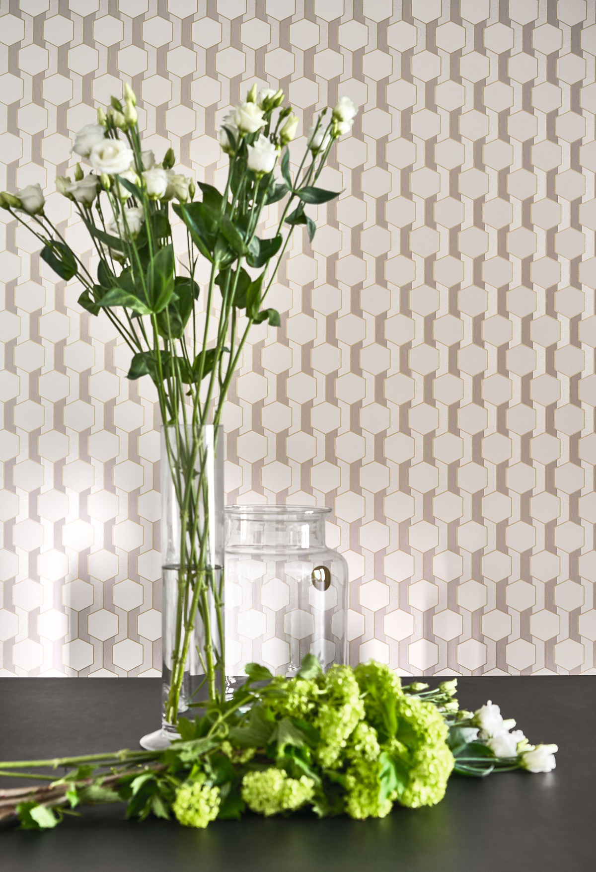 Papier peint Art Déco Hamilton grège nacré - Derby de Casadéco AMB3 | Réf. DERB89309016