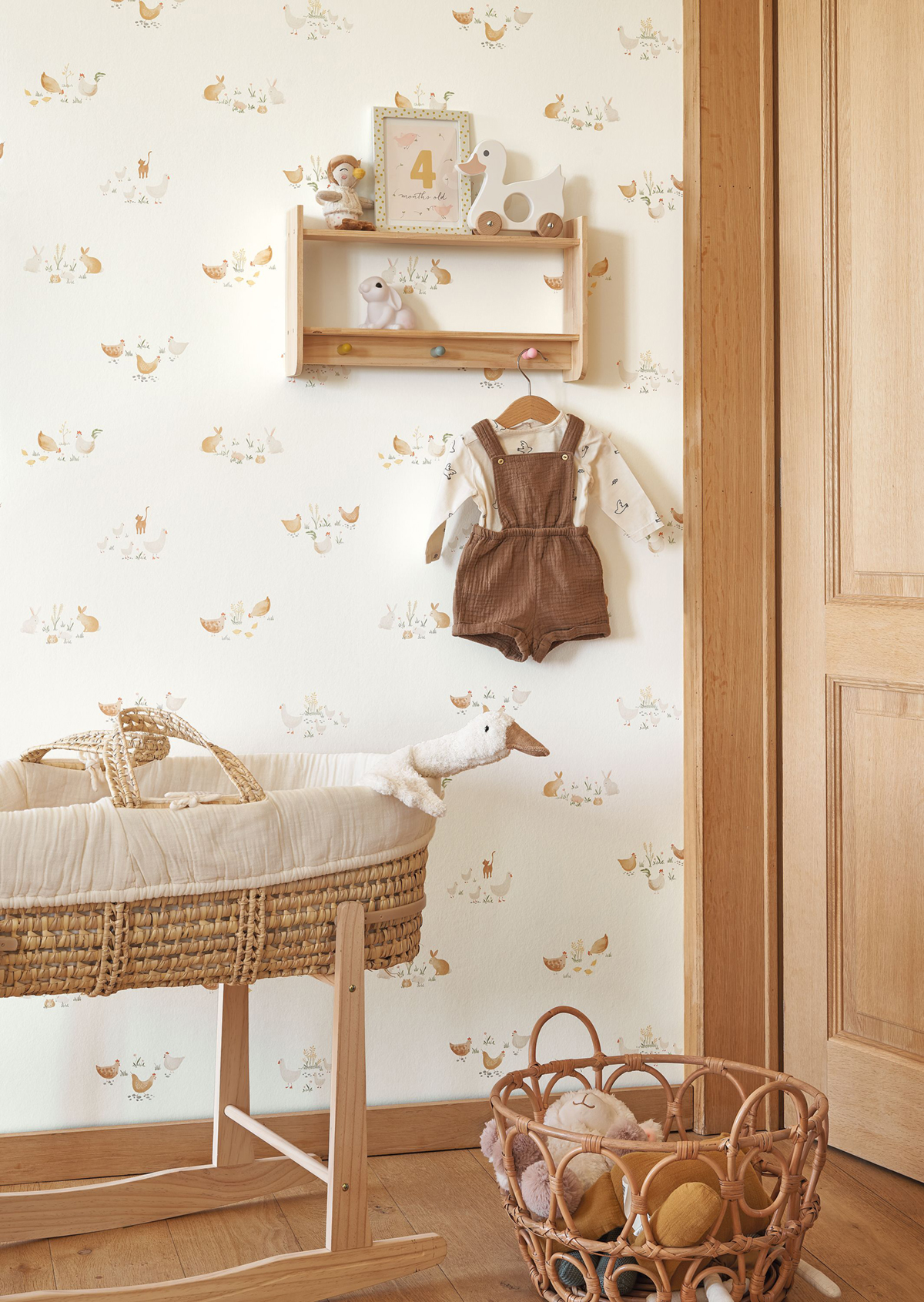 Papier peint Animaux Lapin Poule beige - Once Upon A Time de Casadéco | Réf. OUAT88372658