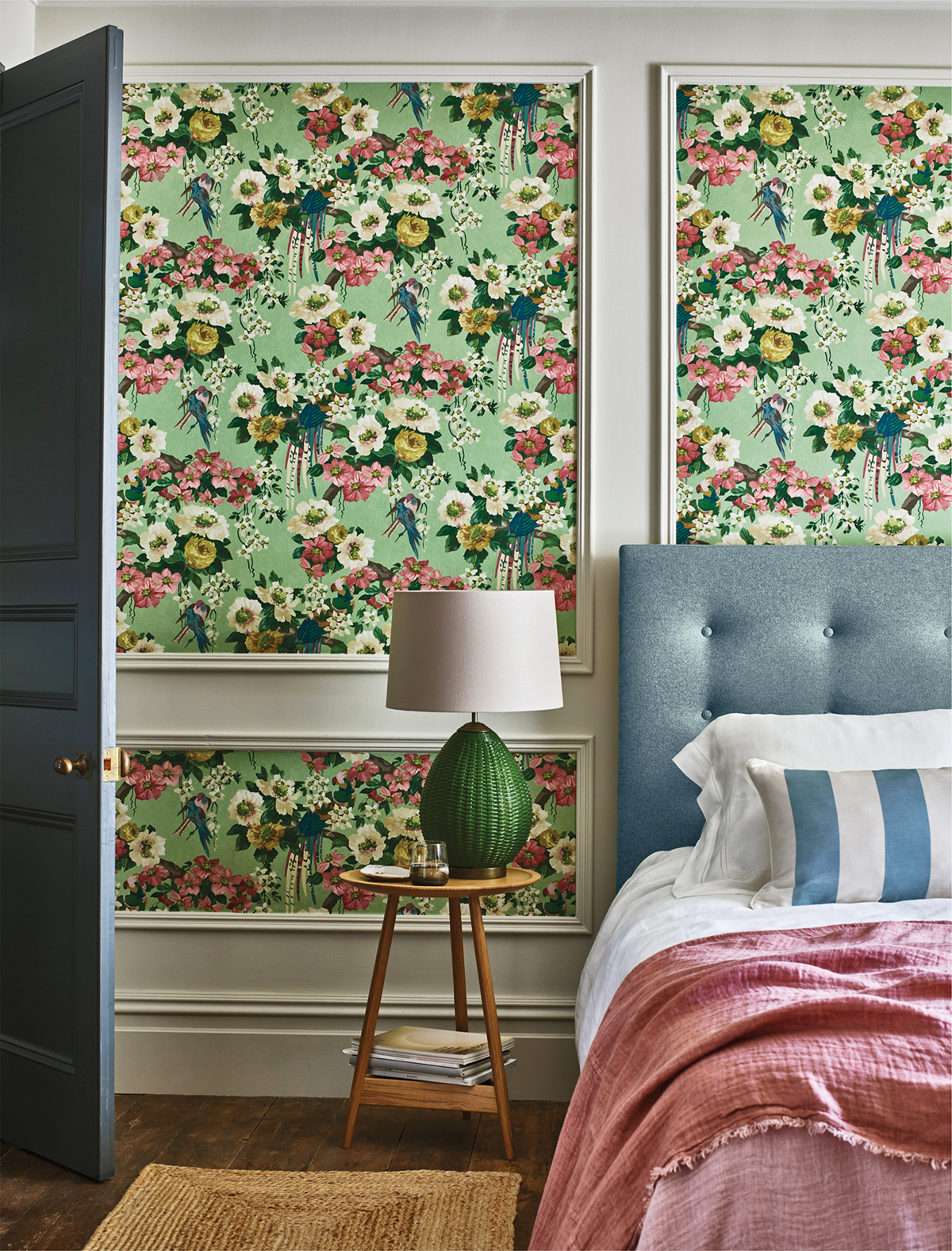 Papier peint Oiseau Floral Serenade vert amande - V&A Decorative Papers II d'Initiales | Réf. INI-2412-181-02