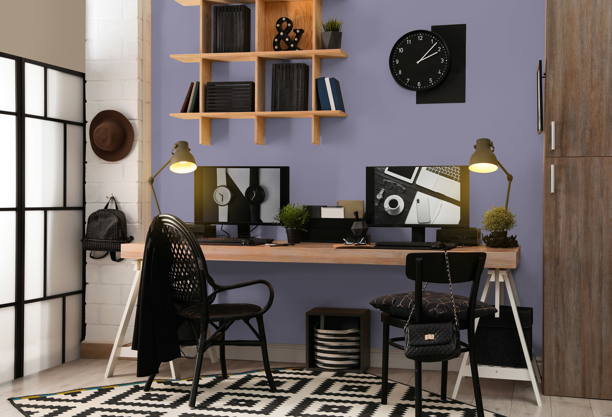 Photo numéro 2 d'une pièce avec un mur peint avec la peinture  Puro violet simple mauve - c2004