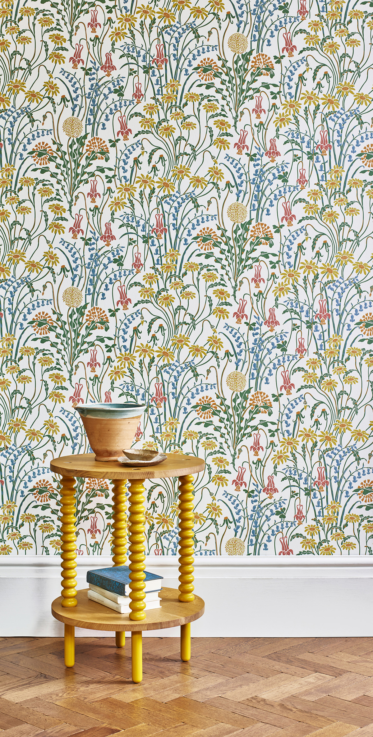 Papier peint Marguerite Flower Meadow multicouleurs - V&A Decorative Papers II d'Initiales | Réf. INI-2412-178-04