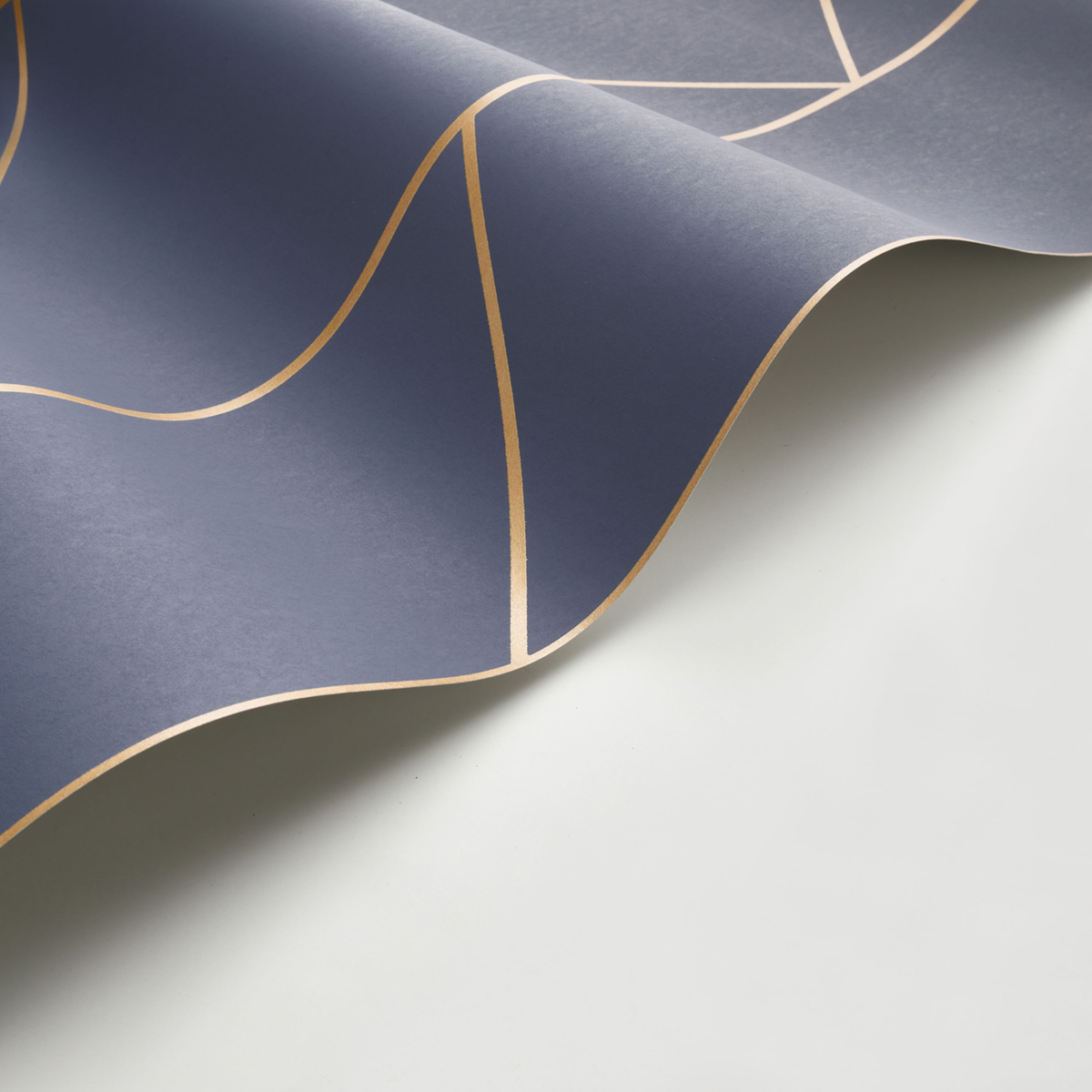 Papier peint Géométrie Pure Métallisé bleu marine doré - Alchimie de Casadéco AMB4| Réf. ALMI89906846