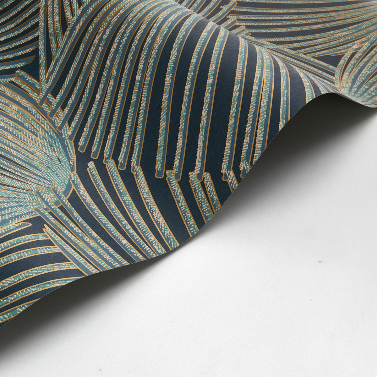 Papier peint Palme Pampelonne bleu paon - Méditerranée de Casadéco AMBV | Réf. MEDI87426812