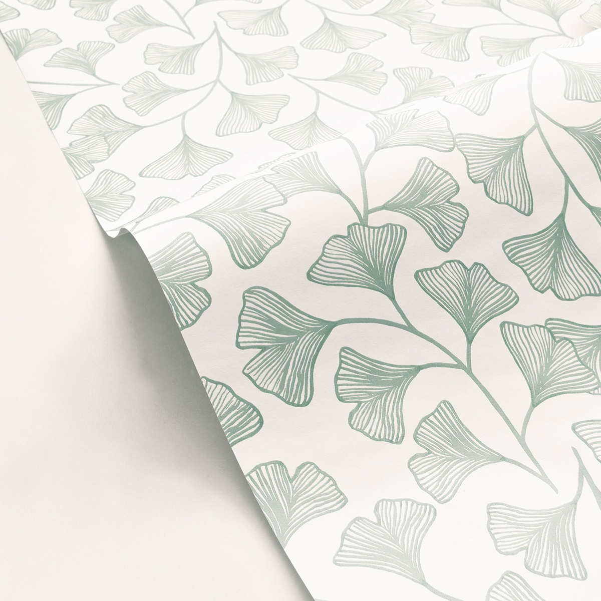 Papier peint Feuille Ginkgo Osaka vert d'eau blanc - Green & Co de Casélio | Réf. GCO103910737