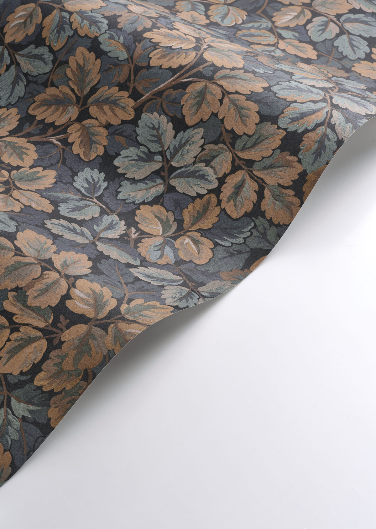 Papier peint Feuille de Chêne Regent's Park bleu encre - Heritage de Casadéco AMBV | Réf. HETA201206230