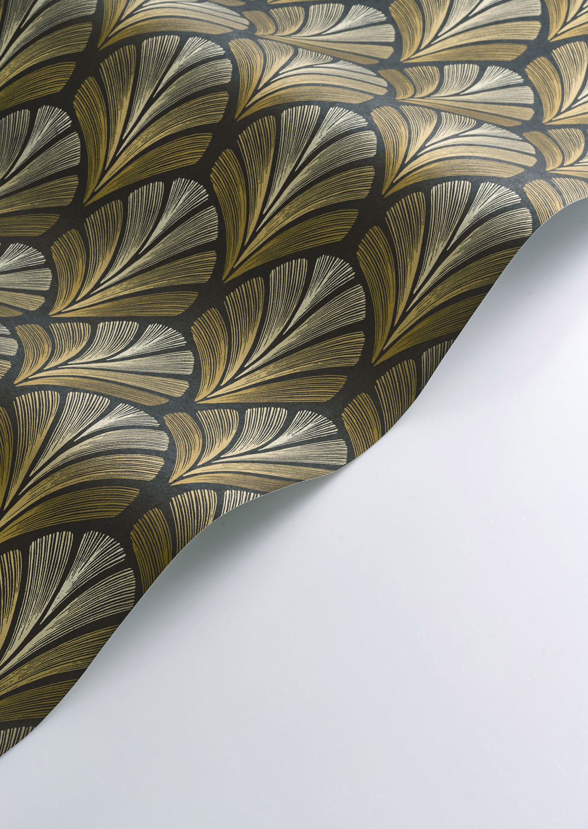 Papier peint Palme Art Déco Folies St James noir doré - Années Folles de Casadéco AMBV | Réf. ANFO201052926