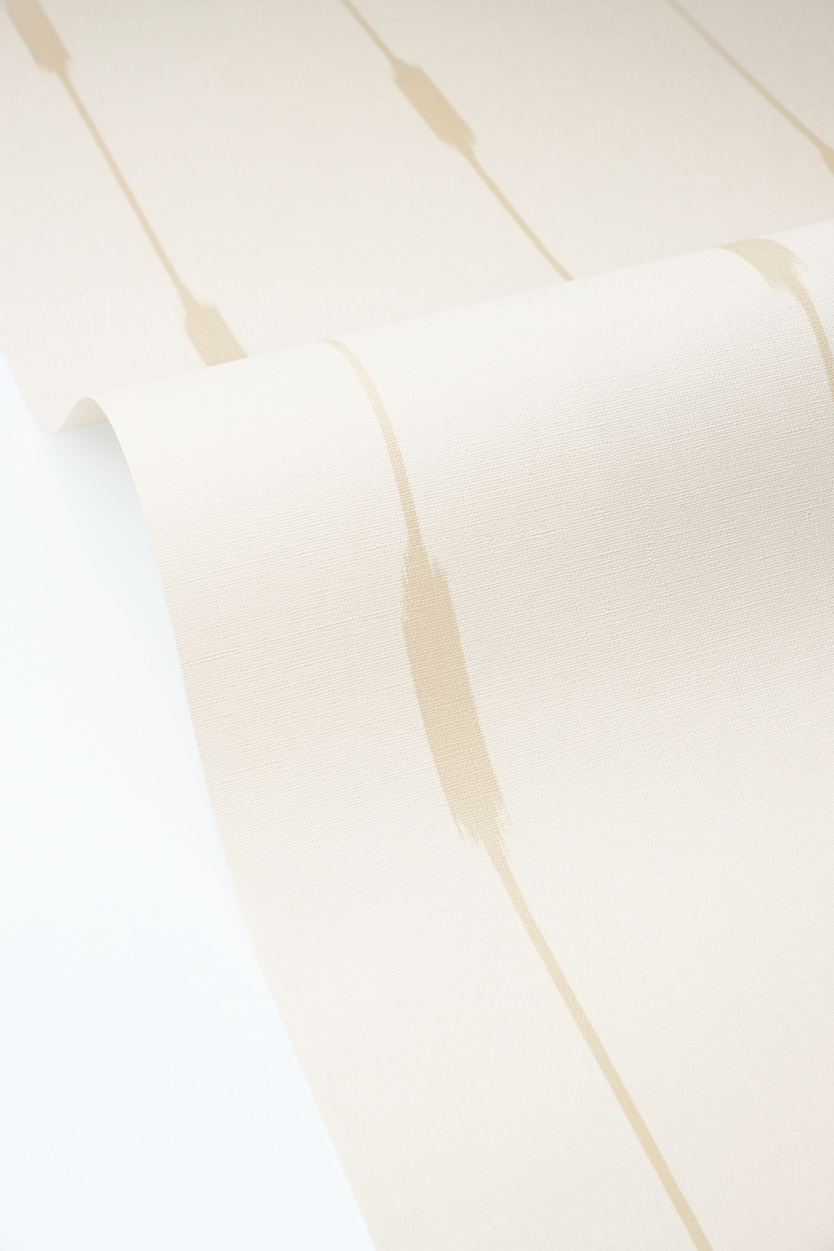 Papier peint Lignes Ikara beige - Blue Shades de Casélio VAGUE | Réf. BLS107771000