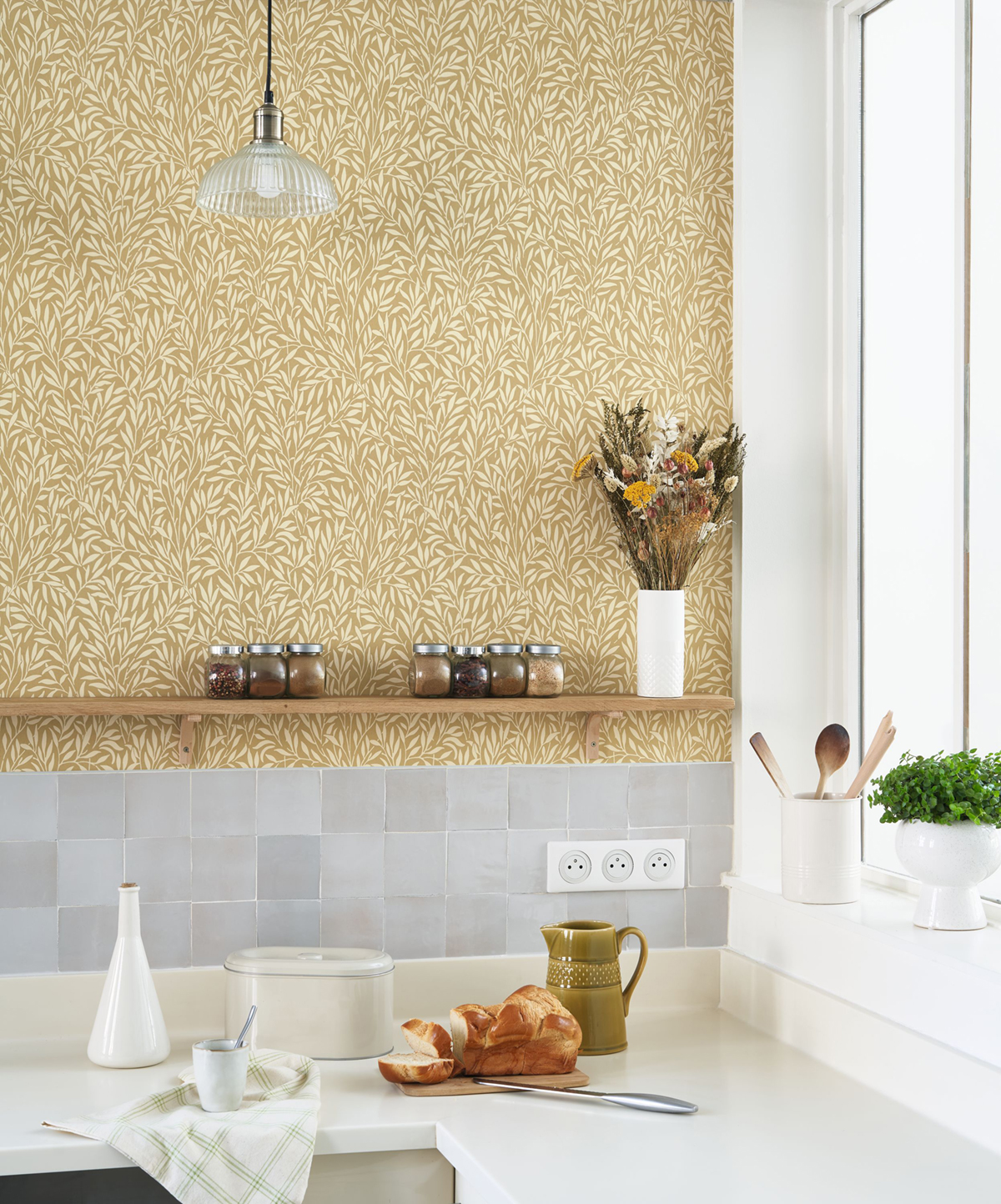 Papier peint Feuillage Willow beige camel - Arts & Crafts de Casadéco | Réf. ARCR86351210