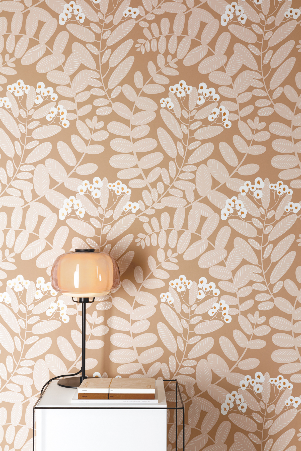 Papier peint Feuillage Fleuri Bodie rose métallisé - Mysa de Masureel | Réf. MAS-YSA006