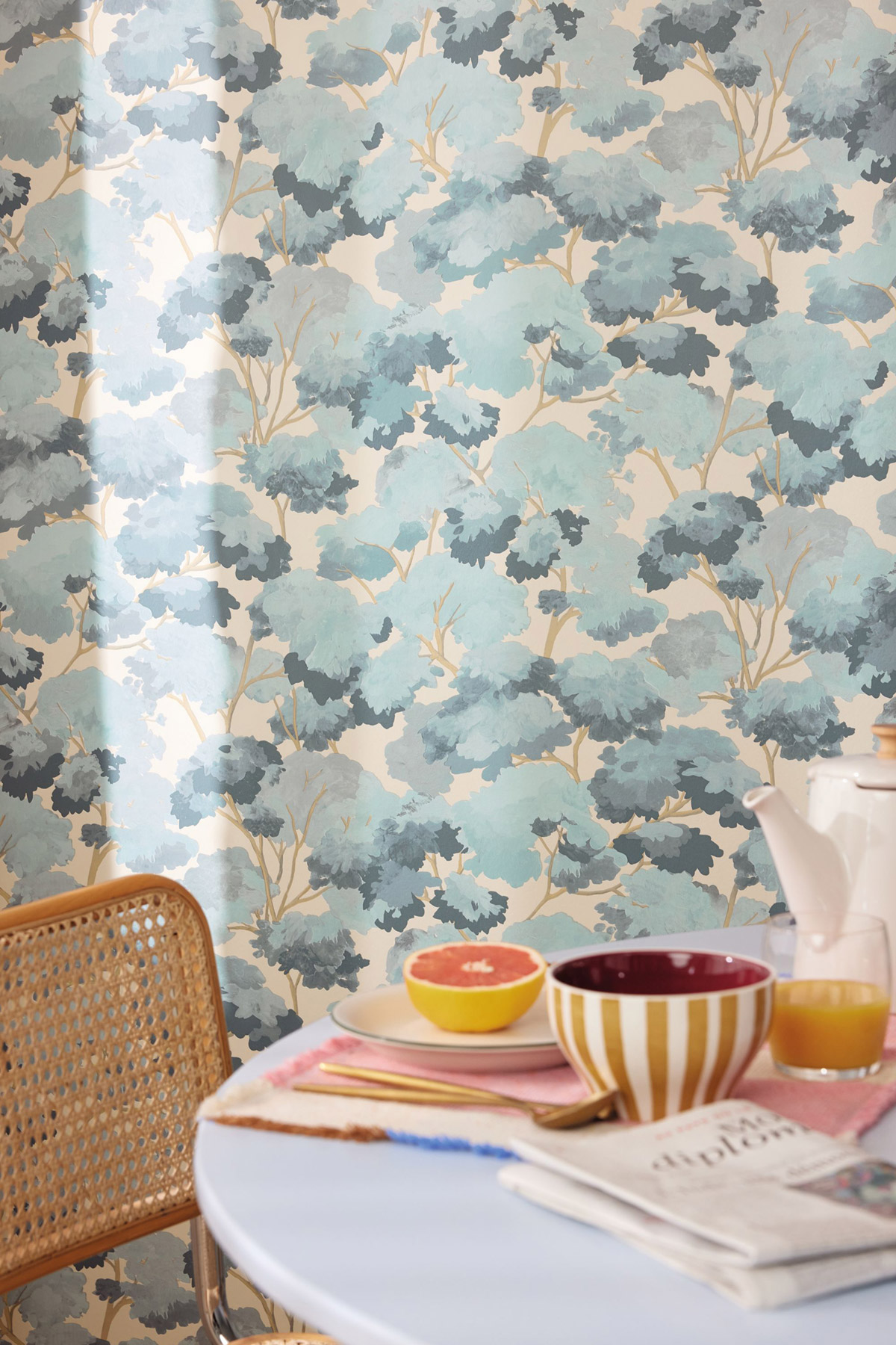 Papier peint Forêt Scandinave Été bleu beige - Balade de Casélio | Réf. BLD106106010