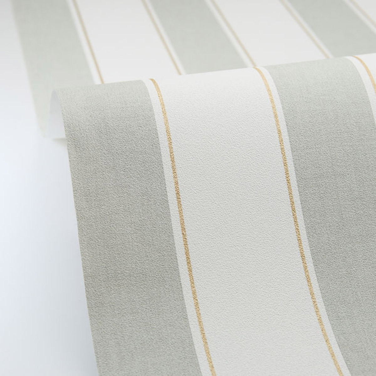 Papier peint Rayures Classique Vintage Lines vert amande doré - Line Up de Casélio AMBV | Réf. LNP106737020