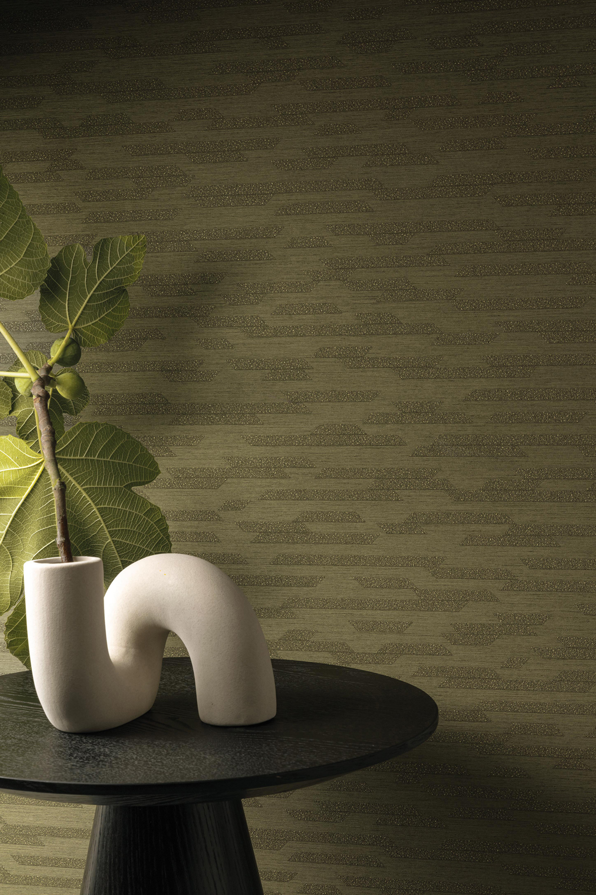 Papier peint Trait Géométrique vert olive doré - Maya de Montecolino AMB | Réf. MC-BZ3206