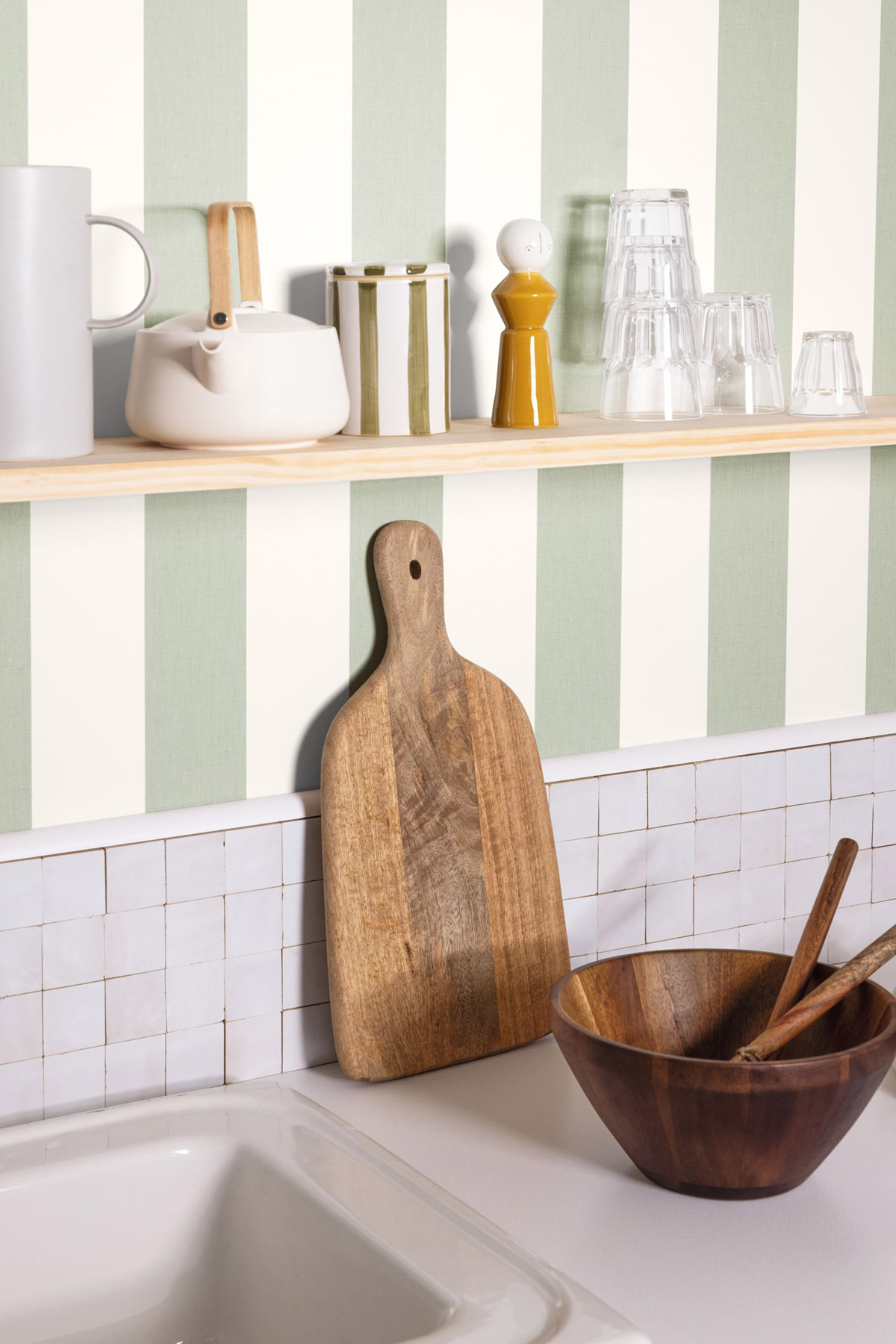 Papier peint Rayures Lin Lines vert amande - Basics de Casélio AMB2| Réf. BAI104047004