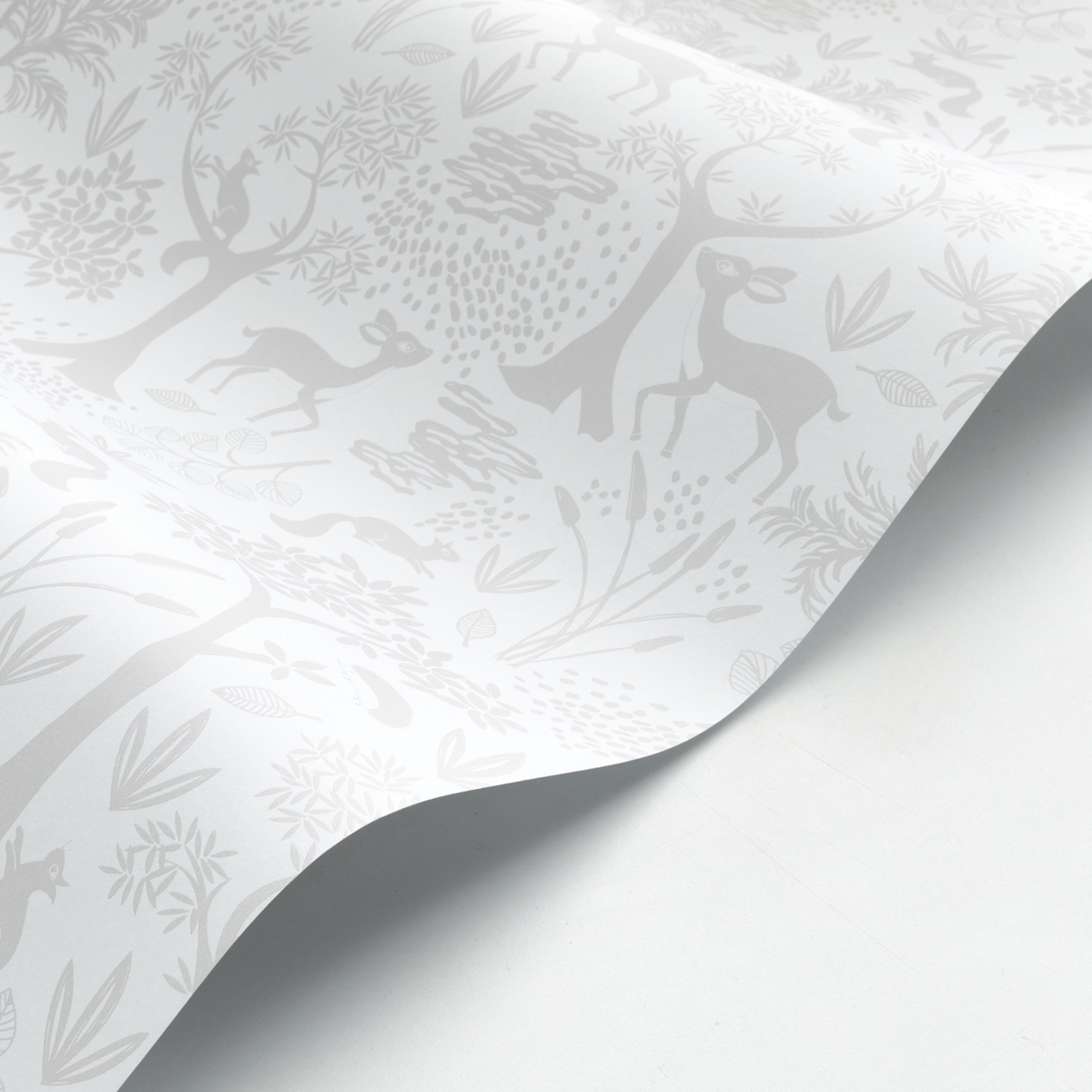 Papier peint Forêt Animaux Poetic gris - Once Upon A Time de Casadéco | Réf. OUAT88269400