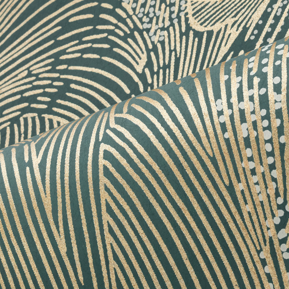 Papier peint Vague Graphique Marée Haute vert anglais doré - L'Ile aux Oiseaux de Casamance AMBV | Réf. CAS-75902344