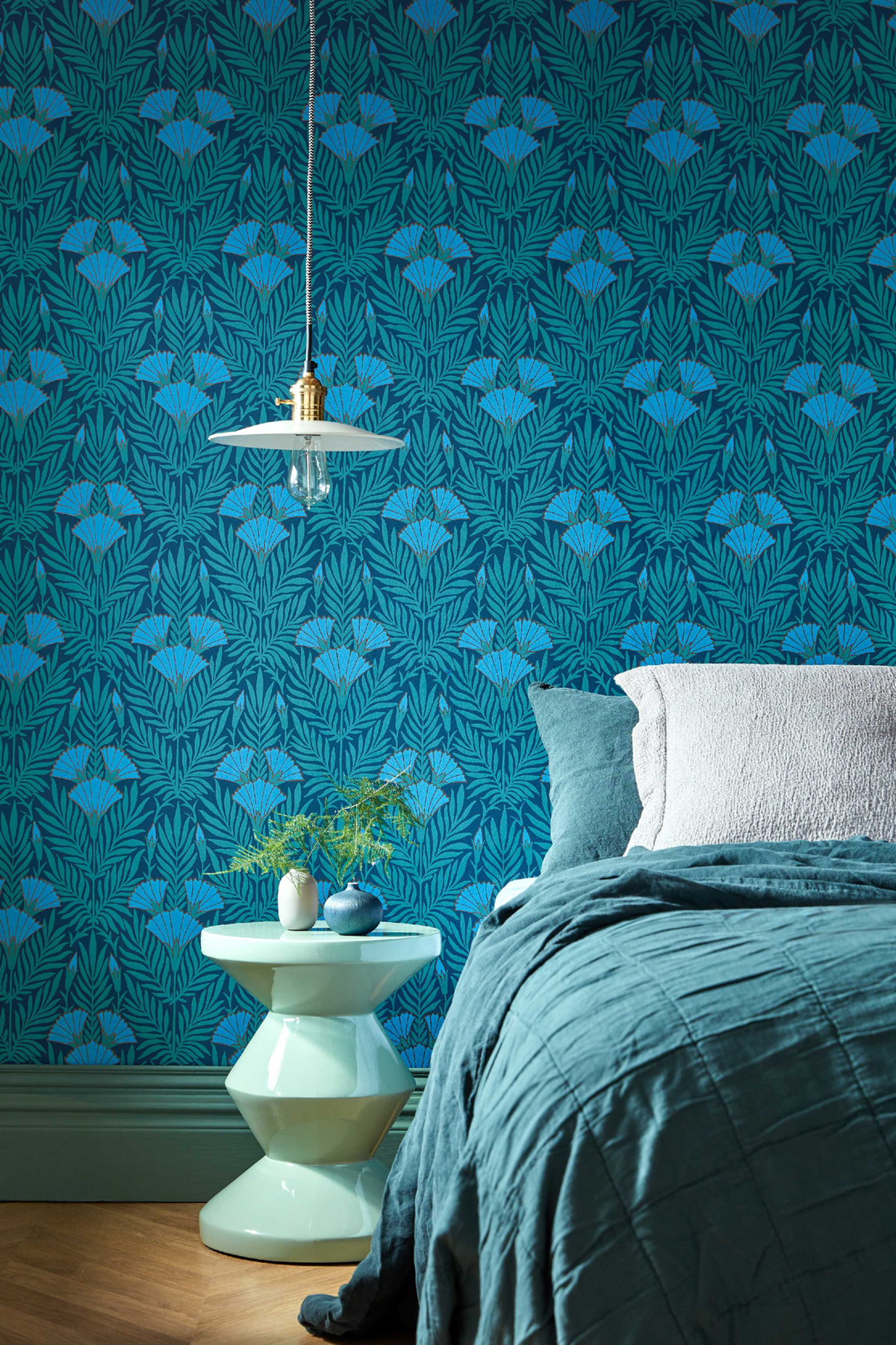 Papier peint Floral Fanfare Art Déco bleu pétrole métallisé - V&A Decorative Papers d'Initiales | Réf. INI-31117104