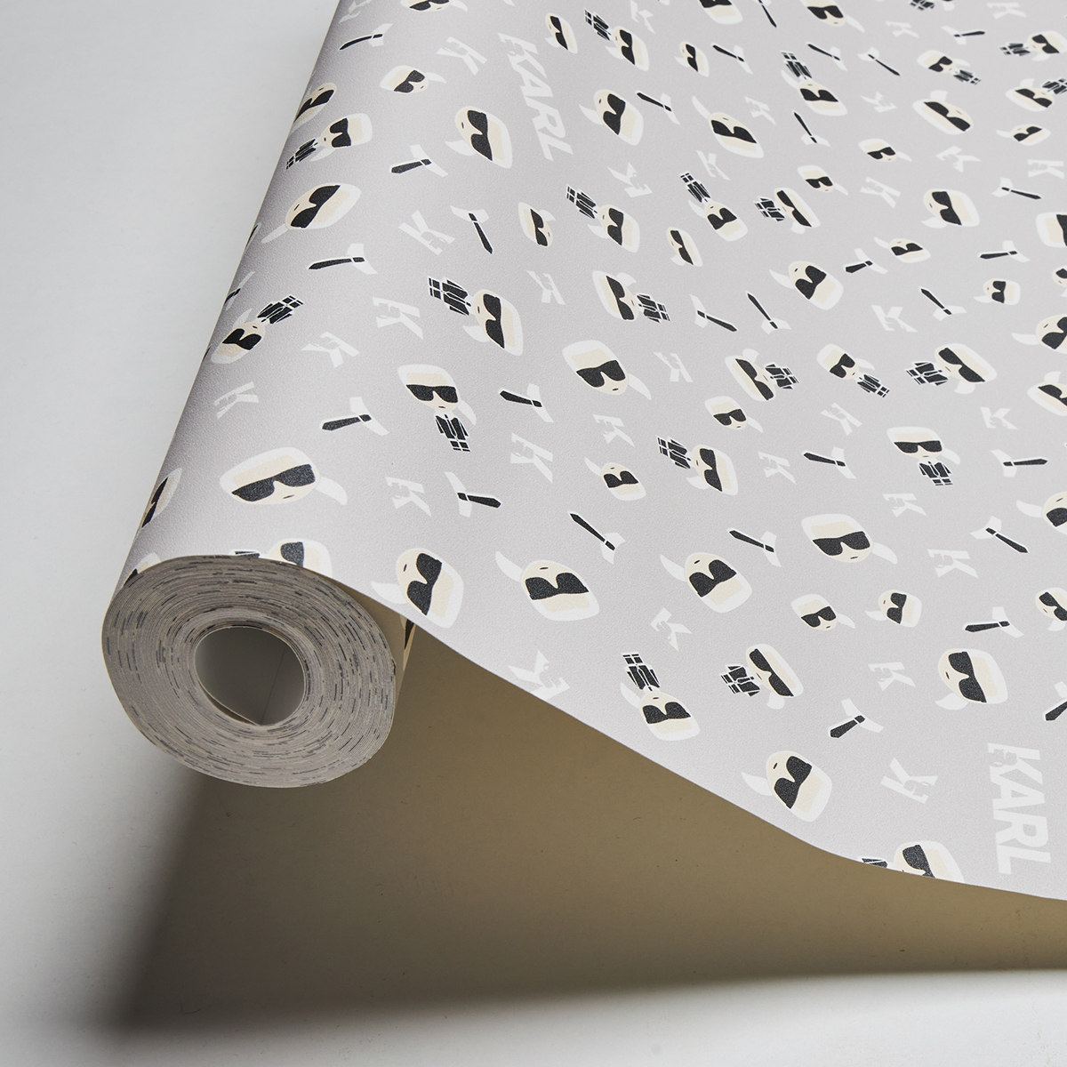 Papier peint Emoticone Karl Lindsey gris clair - Karl Lagerfeld de Montecolino AMB | Réf. MC-37843-3