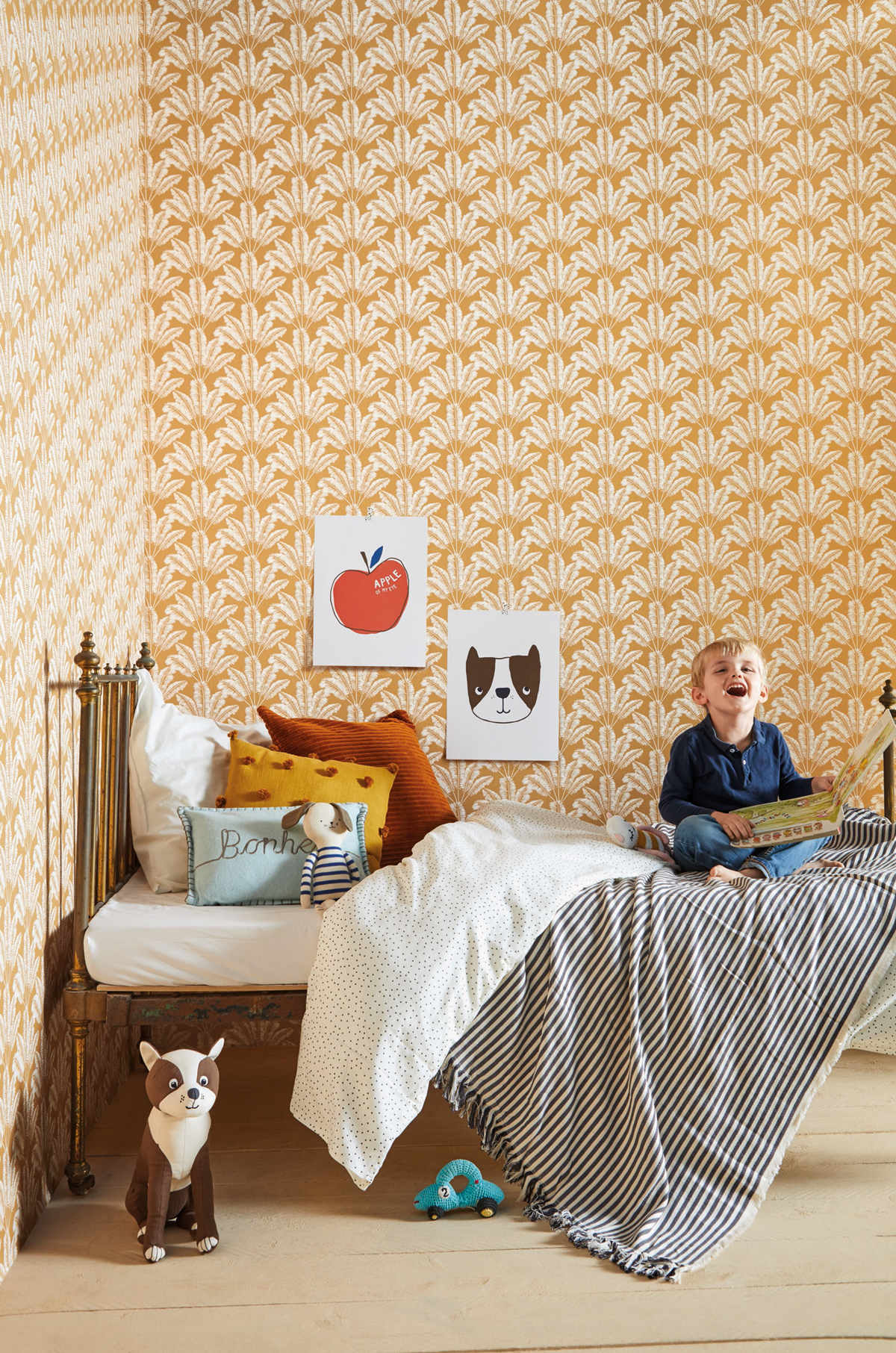 Papier peint Palme Savannah ocre - Our Planet de Casélio | Réf. OUP101942124