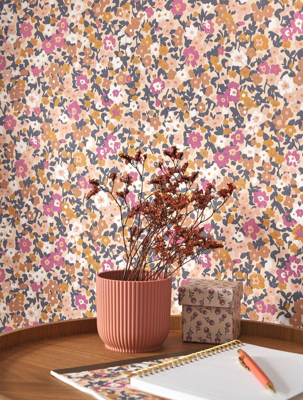 Papier peint Liberty Pansy lilas beige rosé - Flower Market de Casadéco AMB1 | Réf. FLOM89215404