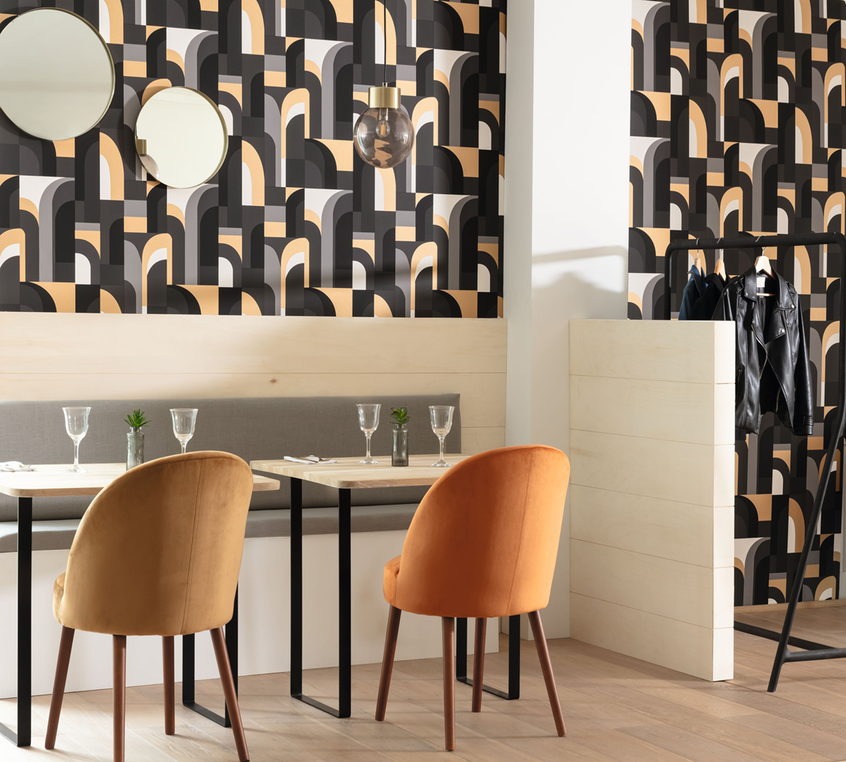 Papier peint Art Déco Doors noir doré - Moonlight 2 de Casélio AMB | Réf. MLGT102089021