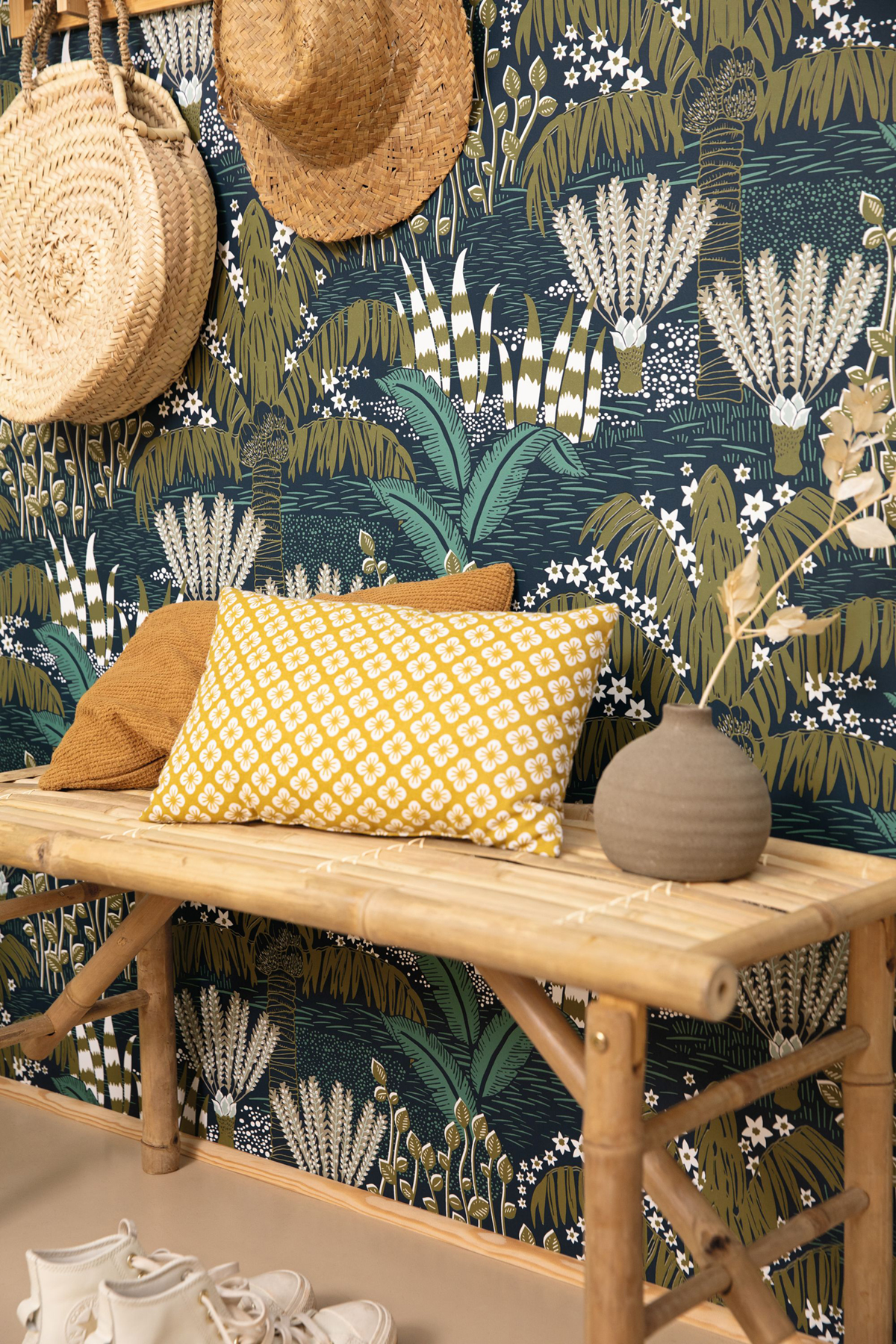 Papier peint Palmier Palmeraie kaki bleu canard - L'Epopée de Casélio AMB2 | Réf. EPO103696072