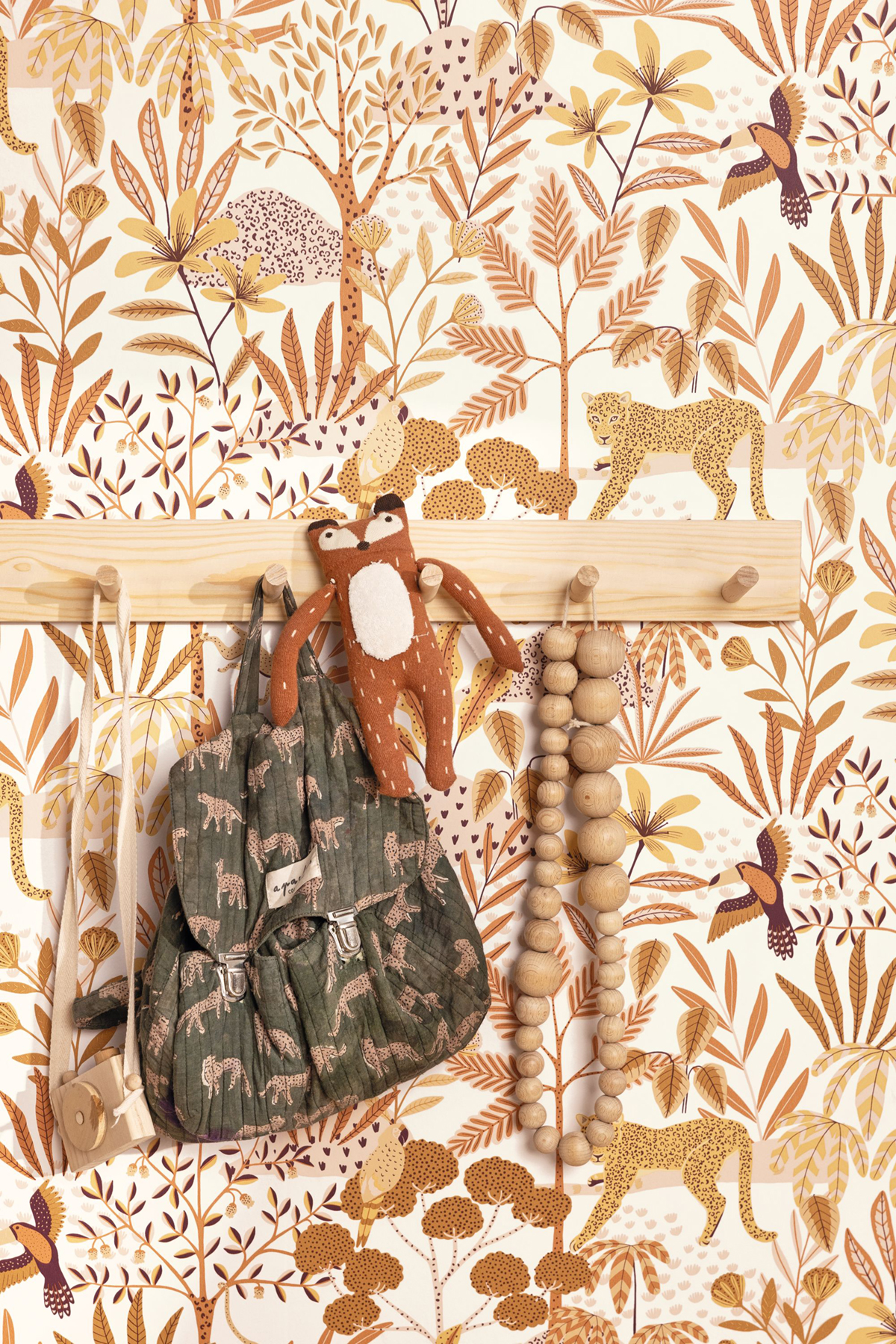 Papier peint Jungle Animaux Jane terracotta jaune - Let's Go Girls! de Casélio AMB2 | Réf. LGG104480448