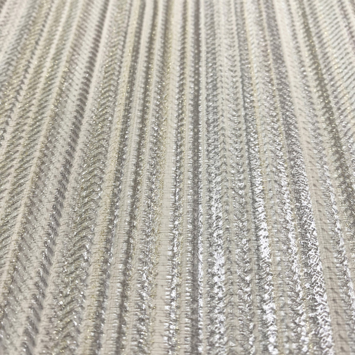 Papier Peint Rayure Tissée Paillettes beige doré - Venezia d'Ugépa AMB4| Réf. UGP-M66507