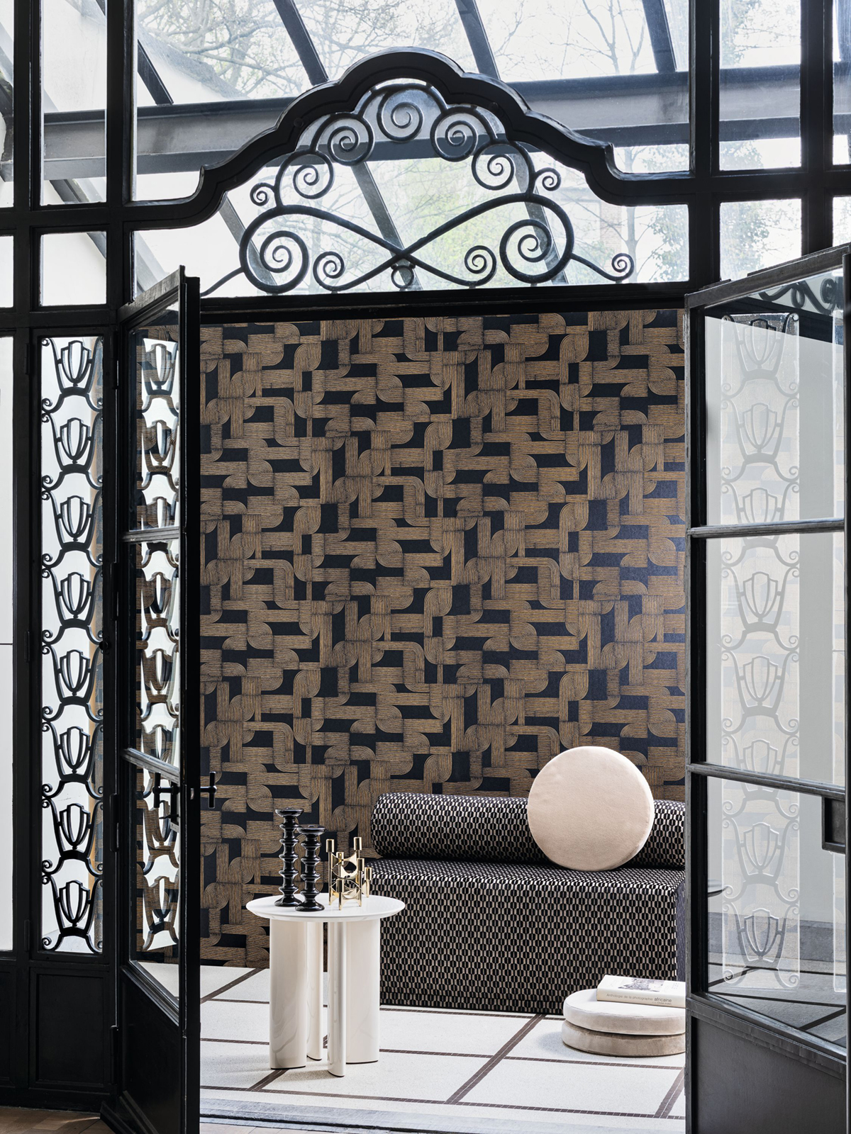 Papier peint Graphique Hector noir doré - Square Jasmin de Casamance AMB2 | Réf. CAS-75701936