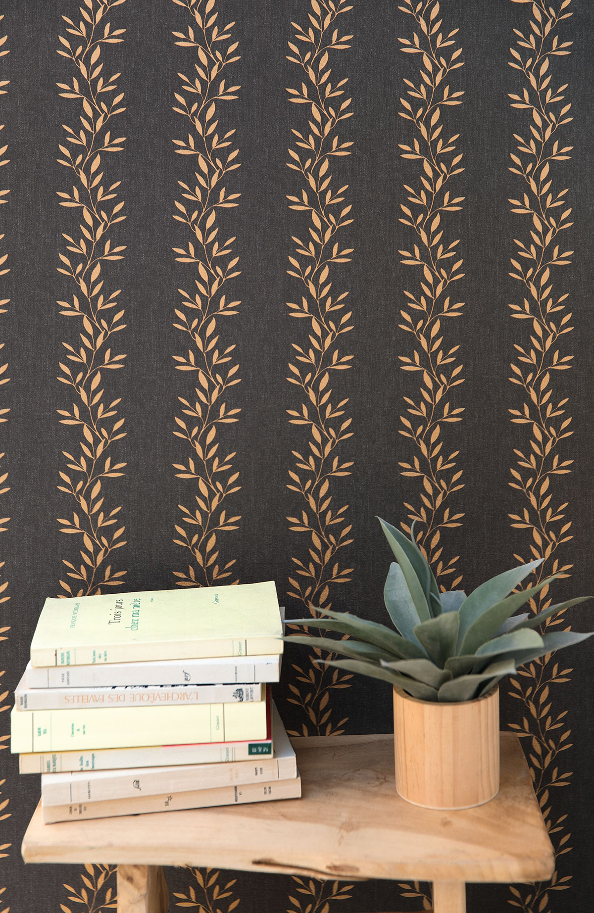 Papier peint Feuillage Esperance noir et doré - Bohème de Casélio | AMB Réf. BOM103189929