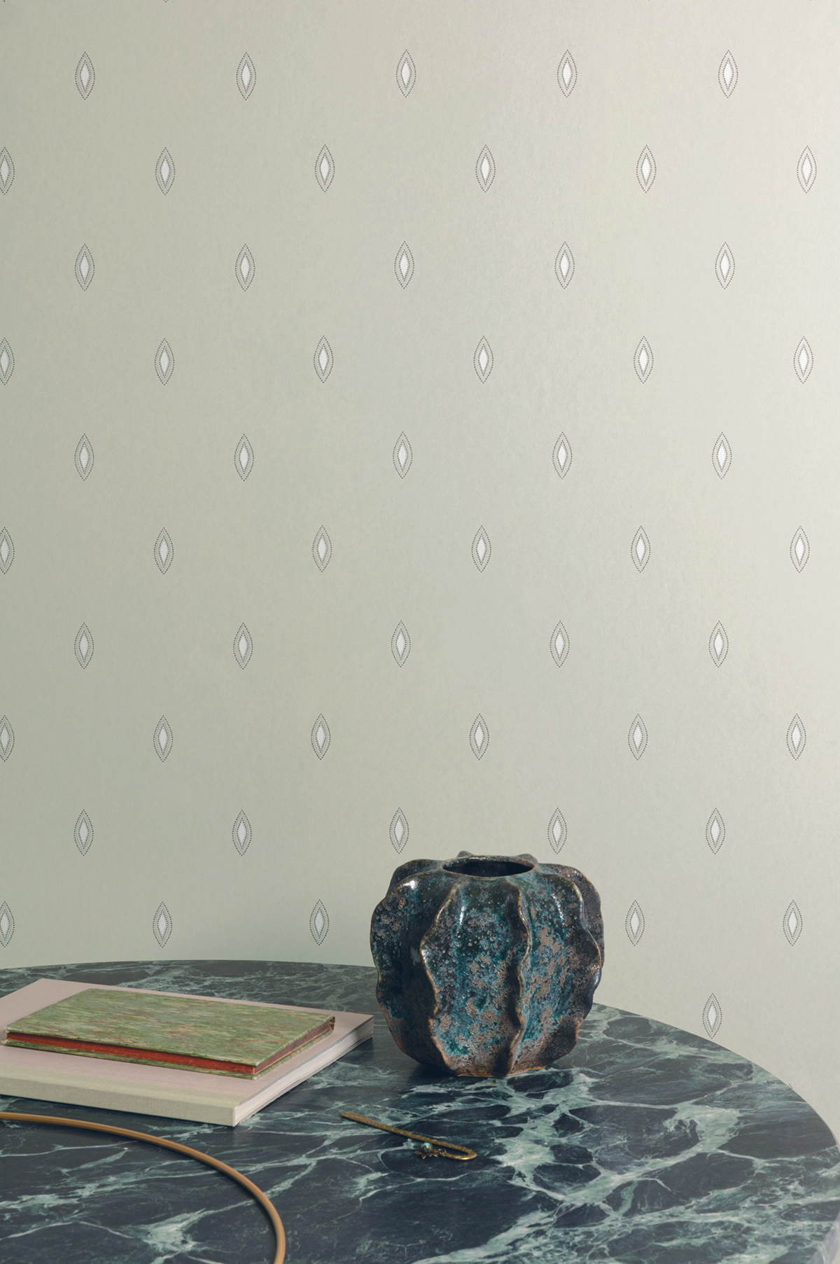 Papier peint Motif Dolce vert amande métallisé - Othello de Masureel | Réf. MAS-OTH304