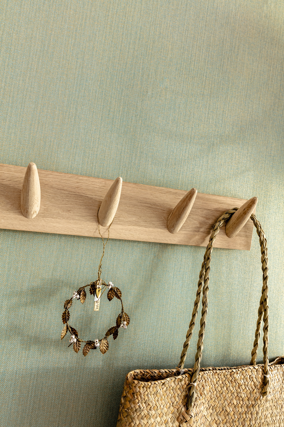 Papier peint Uni Natté Métallisé Vert Amande/Doré - Natté de Casélio AMB2 | Réf. NAE101577099