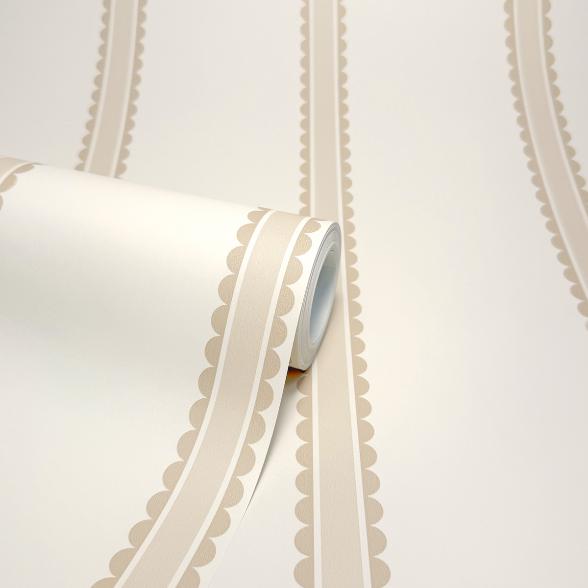 Papier peint Rayures Arrondi Enfant taupe beige - Imagine de Lutèce ROLL | Réf. LTC-DL27575