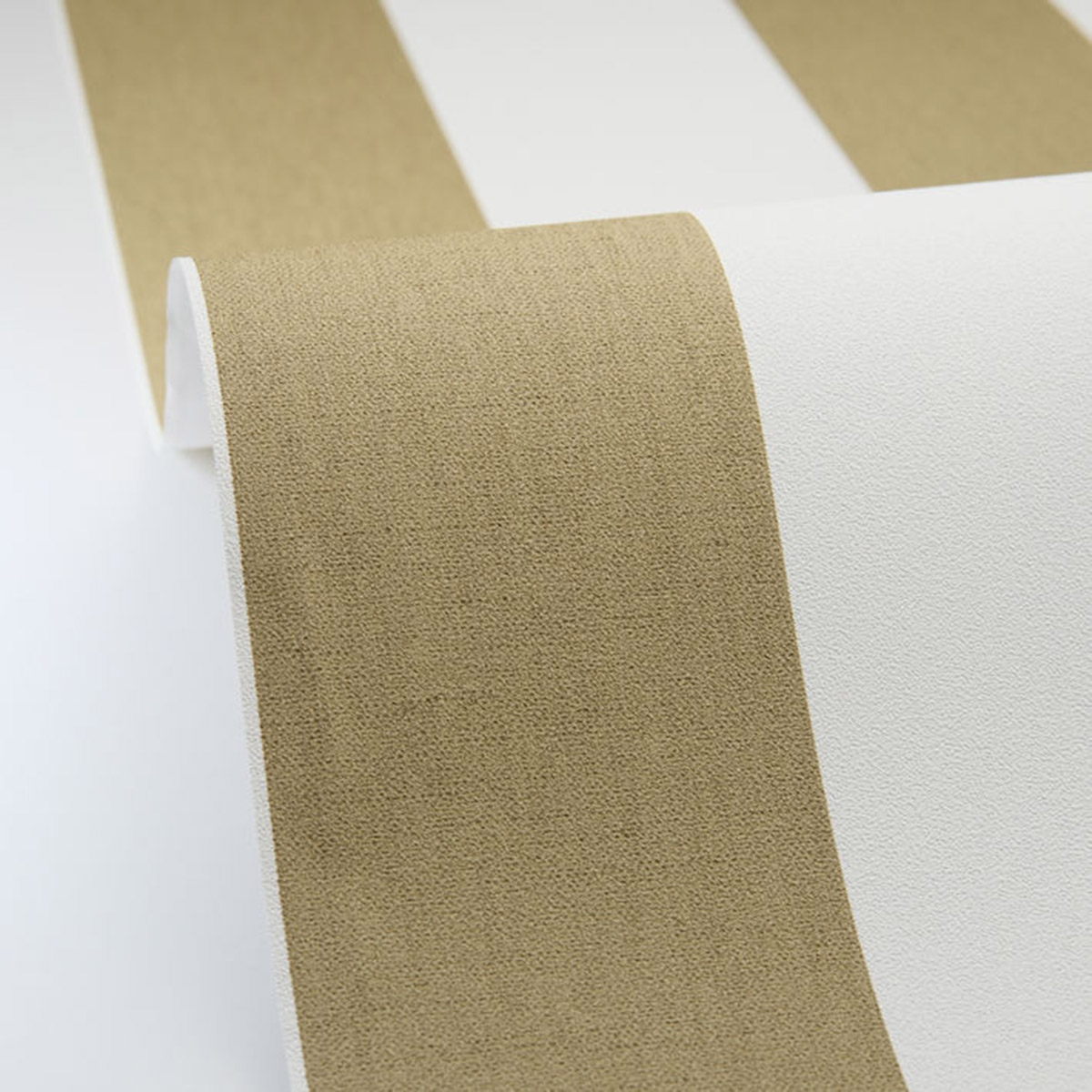 Papier peint Rayures Lin Lines vert olive - Line Up de Casélio AMBV | Réf. LNP104047372