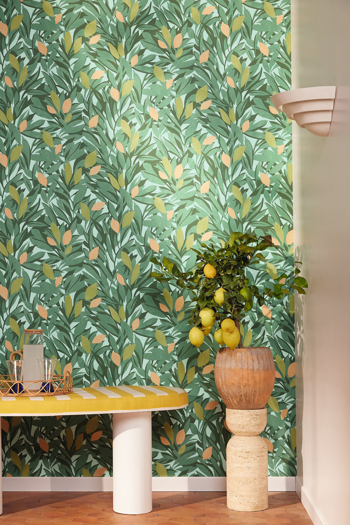 Papier peint Feuillage Citronnier Cassis vert sapin beige - Azur de Casélio | Réf. AZU105457331