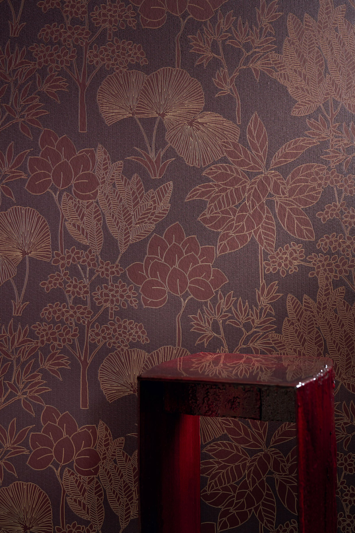 Papier peint Jardin Exotique Inara pourpre doré - Tressora de Casamance AMB2 | Réf. CAS-76900712