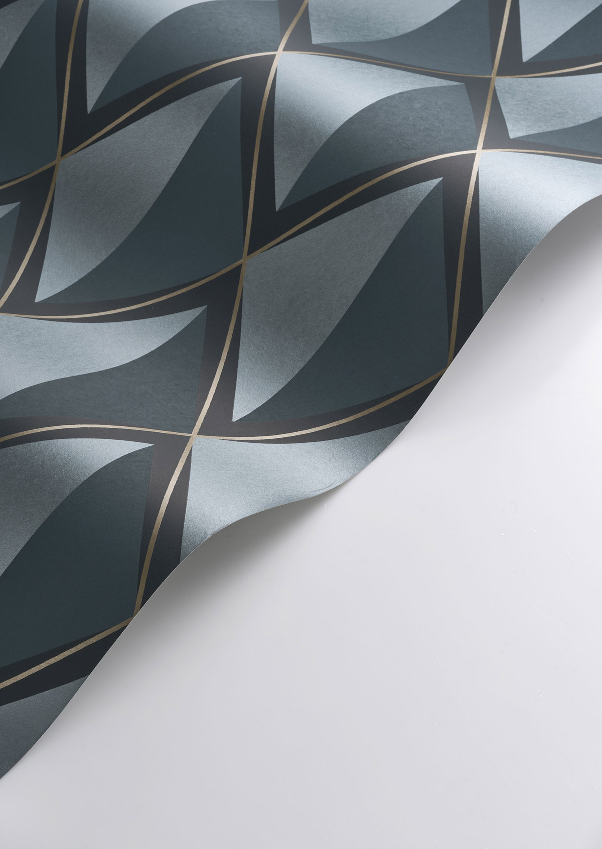 Papier peint Géométrie 3D Chaplin bleu canard irisé - Années Folles de Casadéco AMBV | Réf. ANFO201086515