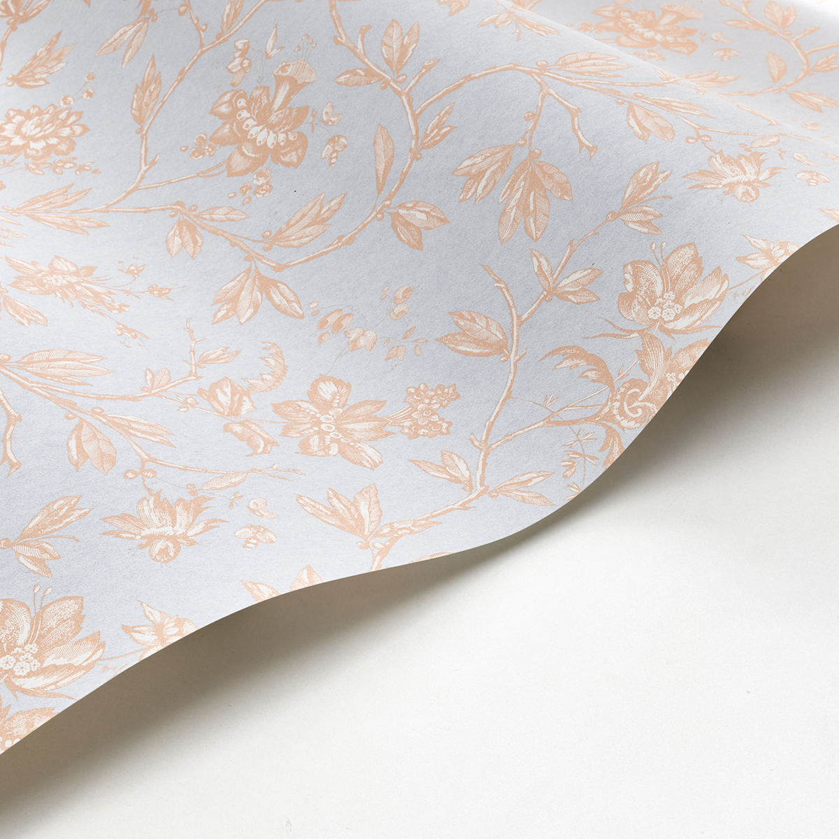 Papier peint Fleurs Romantiques rose pêche - Les Belles Toiles De Jouy de Casadéco AMBV | Réf. LBTJ87964215